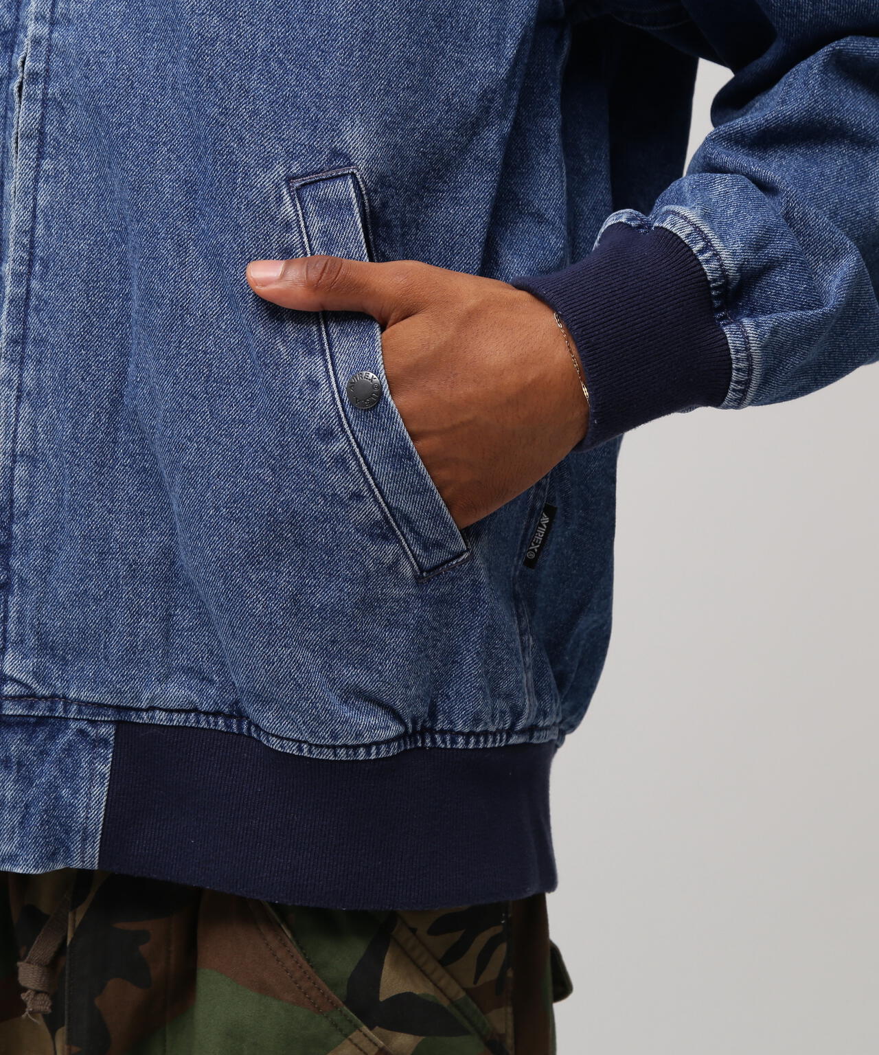 《直営店限定》DENIM SIGNATURE LOGO PARKA / デニム シグネチャーロゴ パーカー