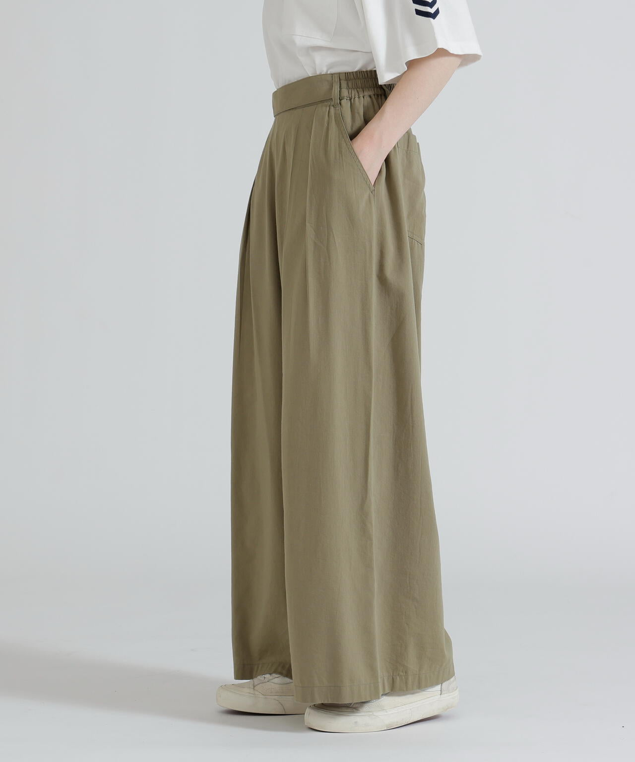 DESIGN BELT TUCK DETAIL PANTS