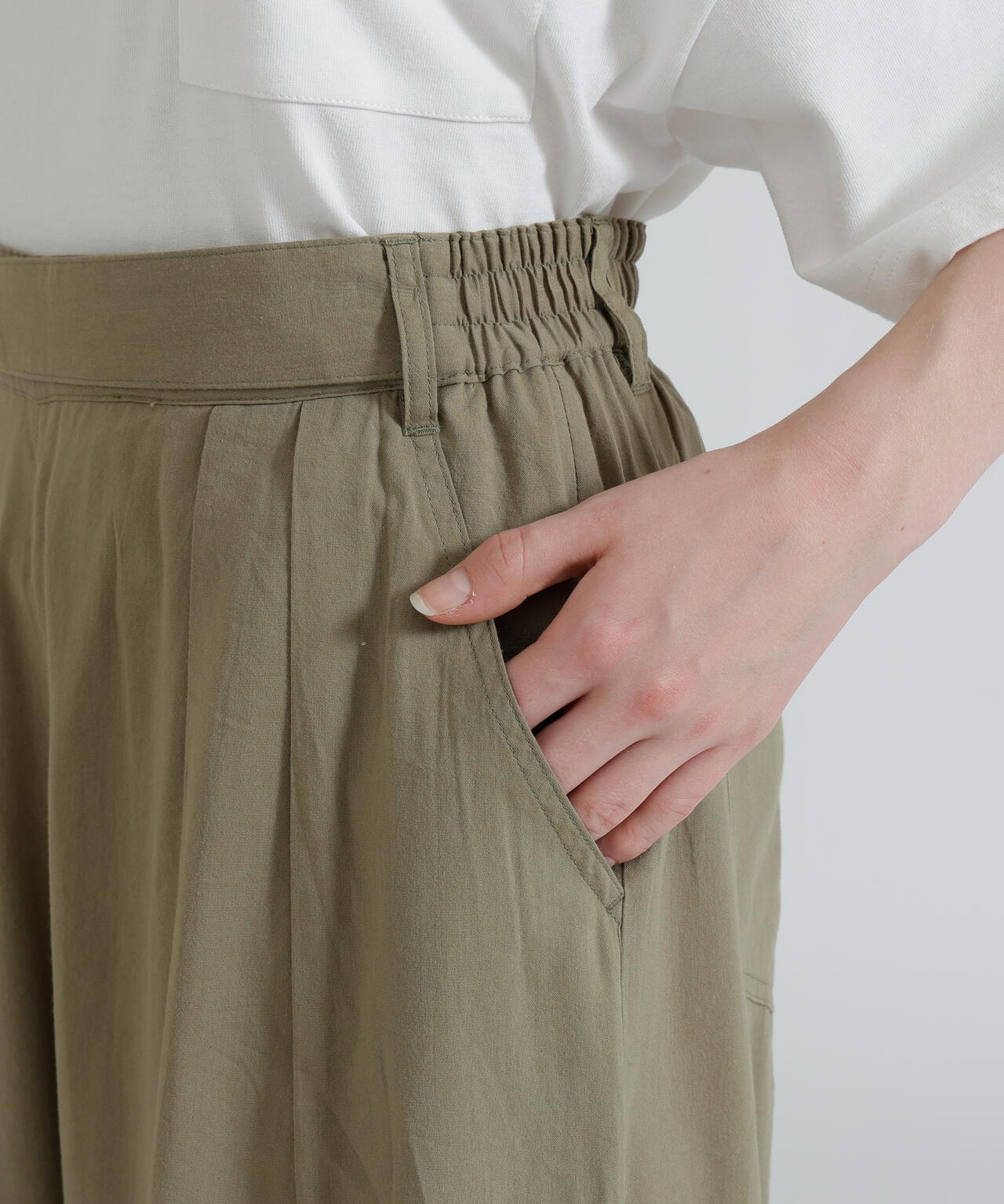 DESIGN BELT TUCK DETAIL PANTS