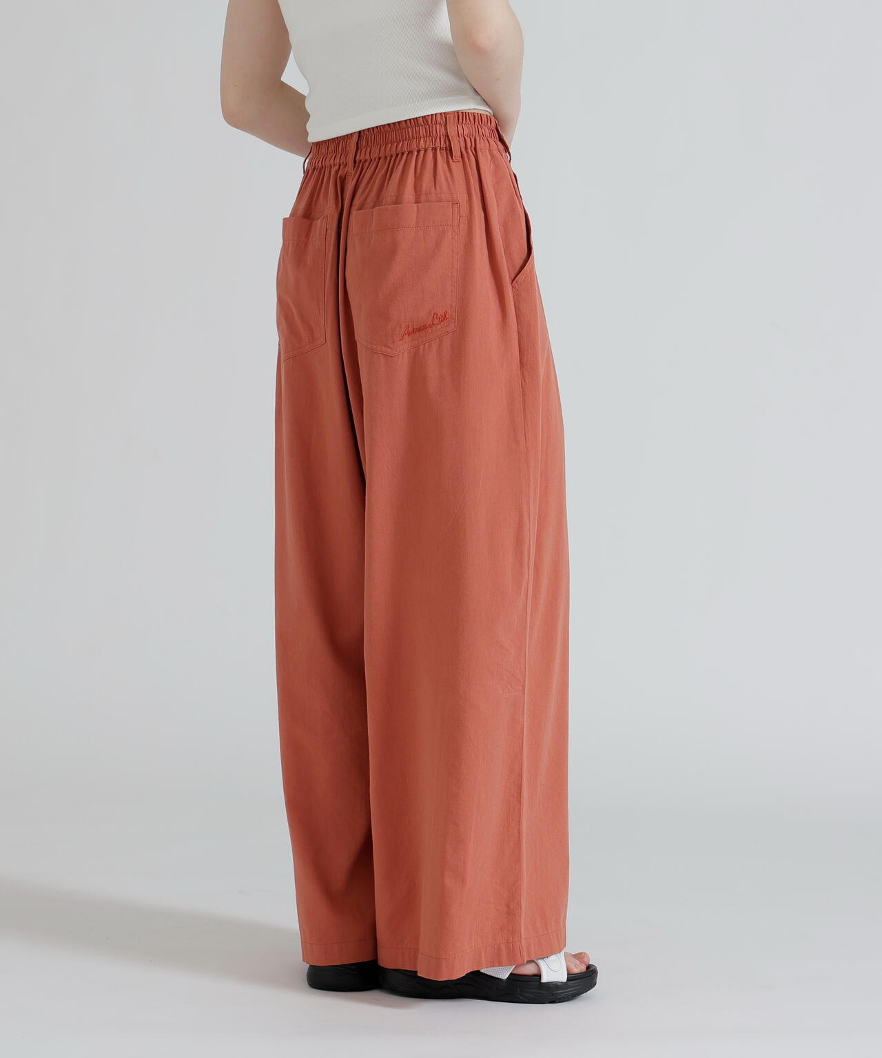 DESIGN BELT TUCK DETAIL PANTS
