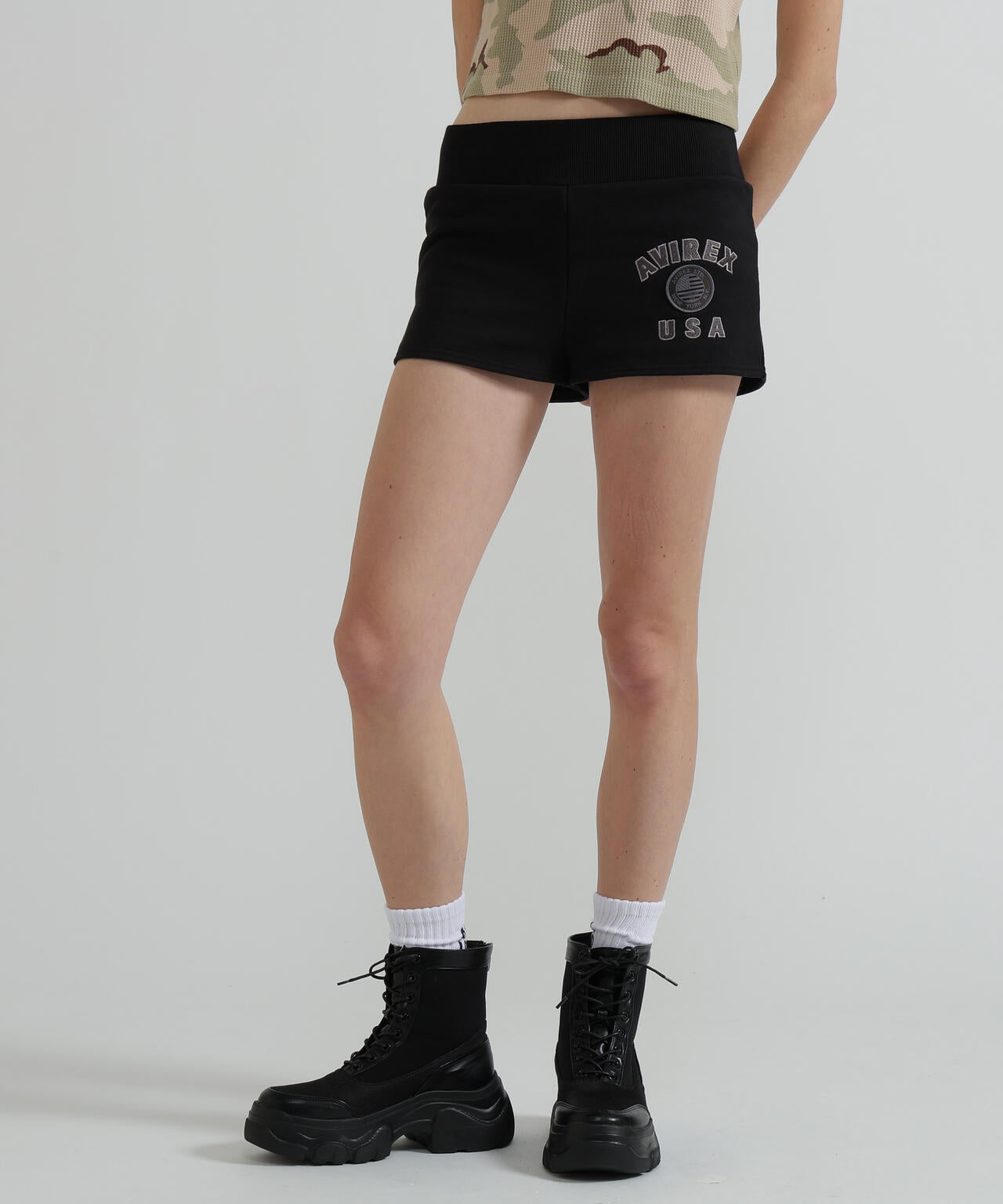 AVIREX USA VARSITY FLAG SHORT PANTS Sサイズ WOMAN/直営店限定》VARSITY FLAG SHORT PANTS | AVIREX