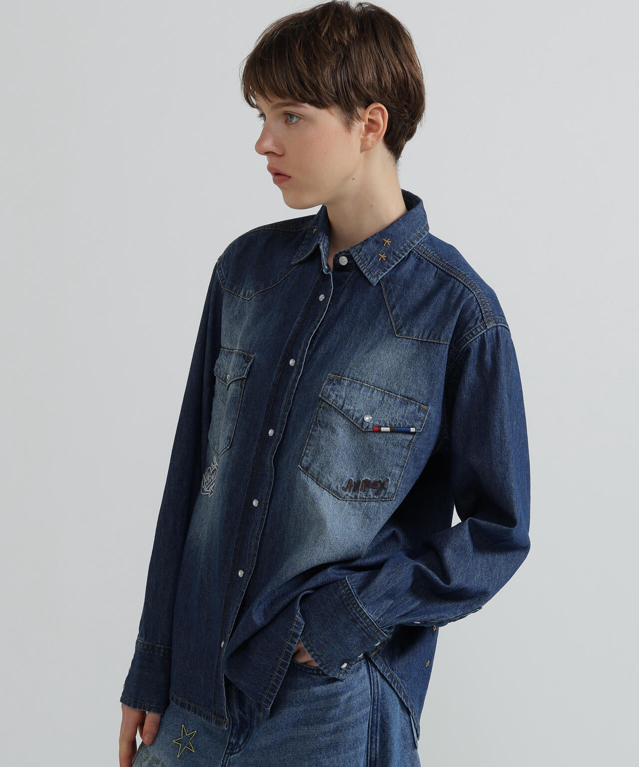 WOMAN》DENIM SHIRT WITH GRAFFITI PRINT | AVIREX（アヴィレックス