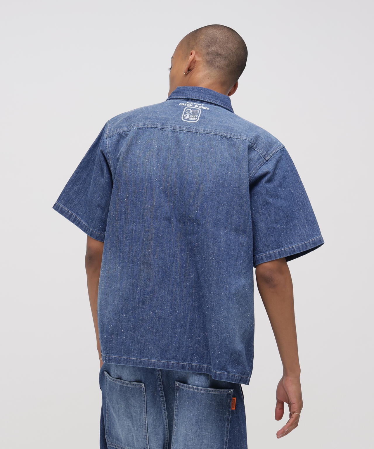 AVIREX × UNIVERSAL OVERALL》NAVY POSTAL HALF ZIP SHIRT | AVIREX