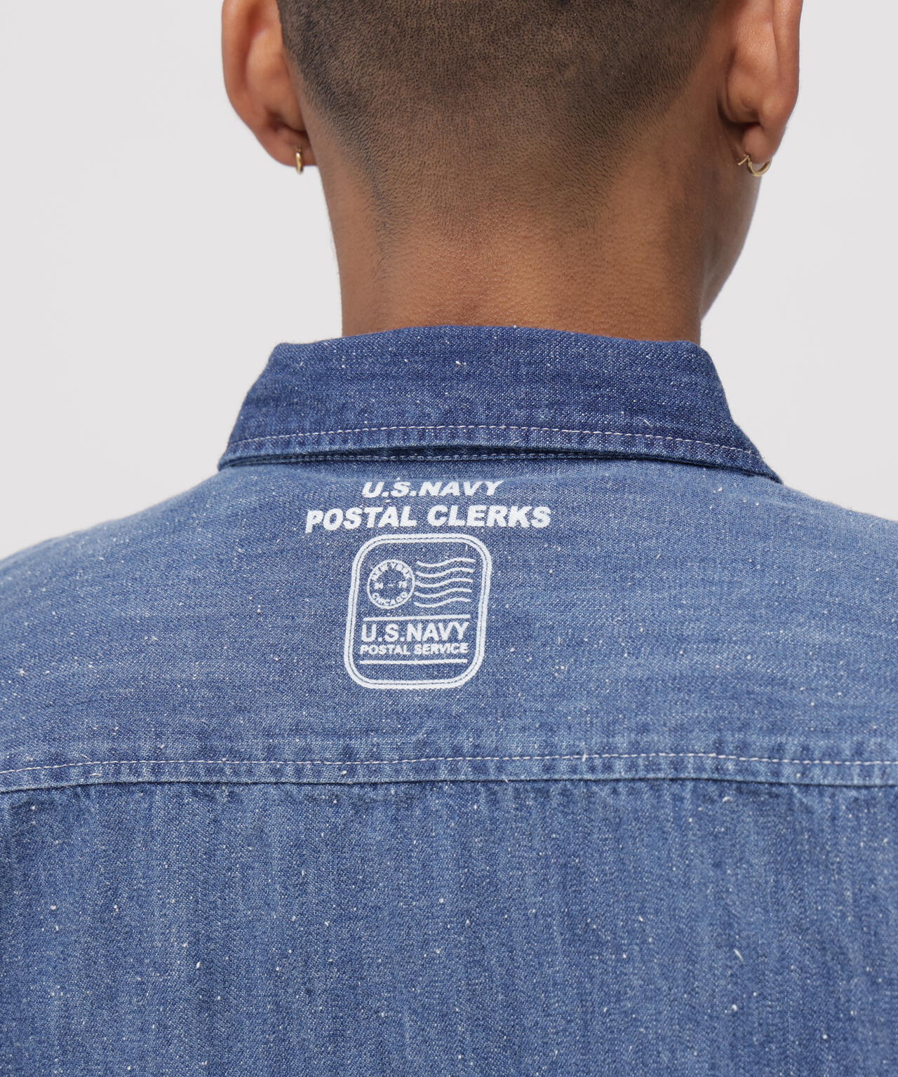 AVIREX × UNIVERSAL OVERALL》NAVY POSTAL HALF ZIP SHIRT | AVIREX