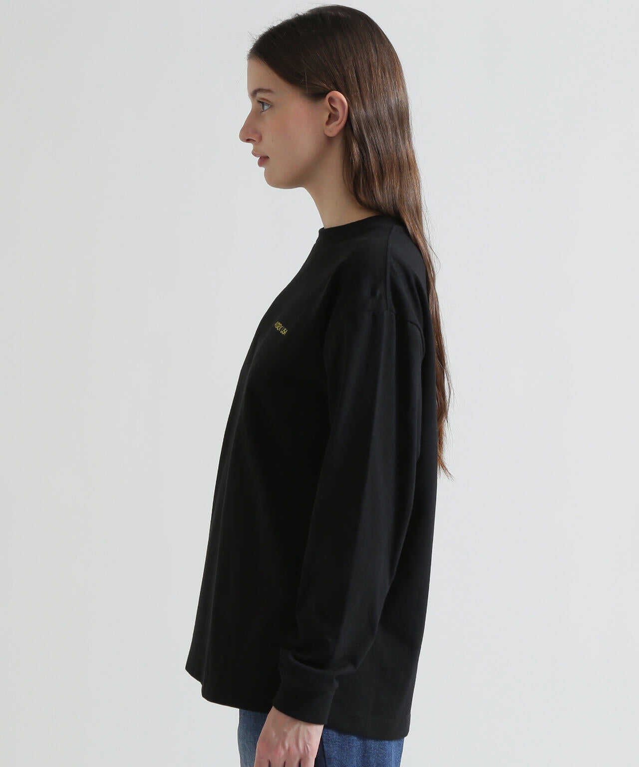 《WOMAN》RANDOM LOGO TOMCAT T-SHIRT