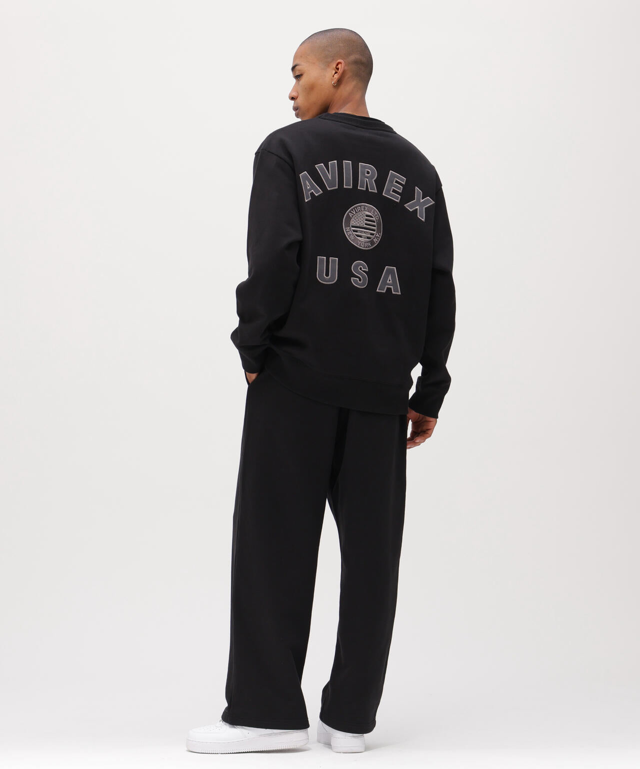 直営店限定》VARSITY FLAG CREW NECK SWEAT | AVIREX（アヴィレックス