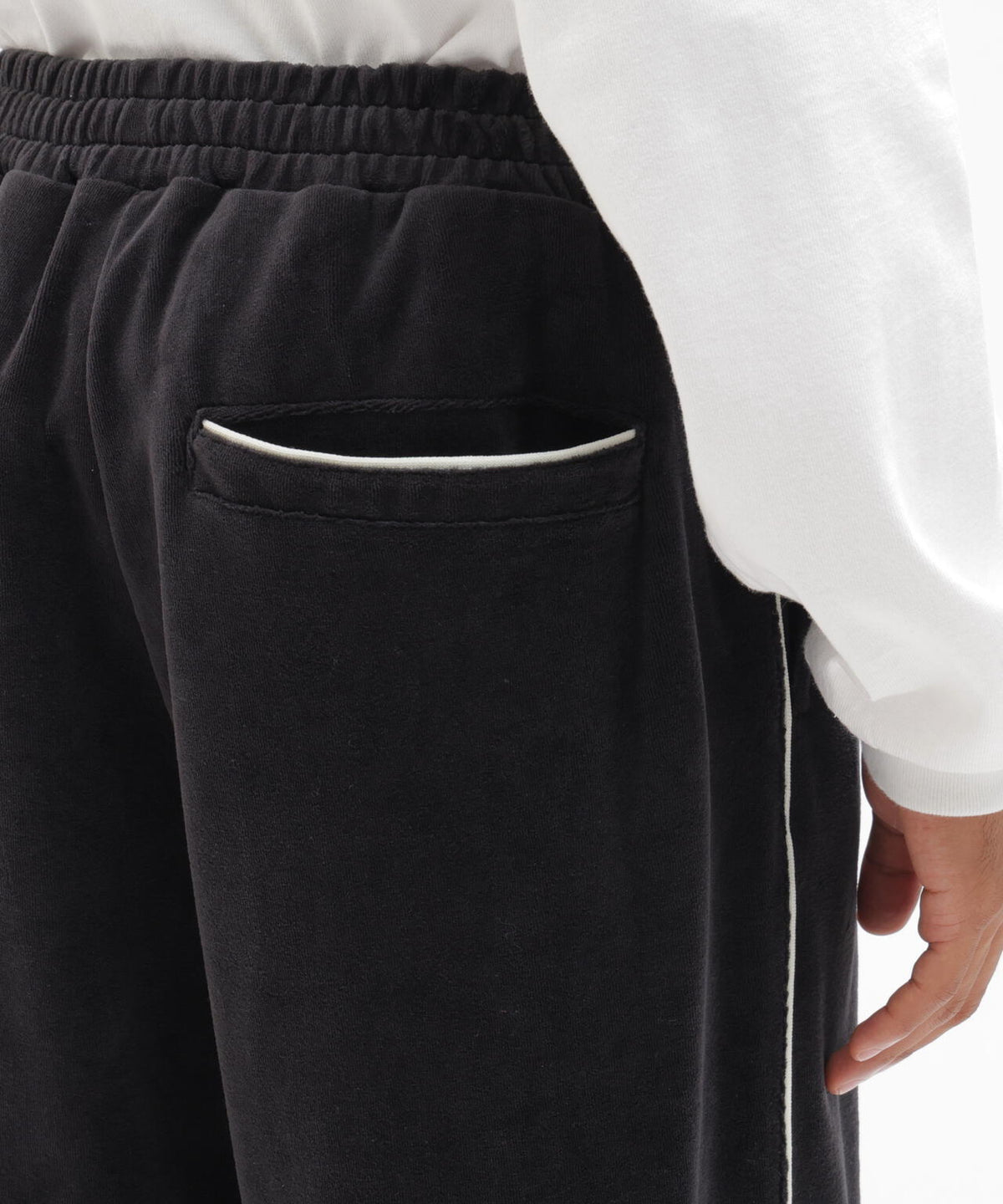 H:178cm C:90cm W:68cm H:94cm 着用サイズ：L