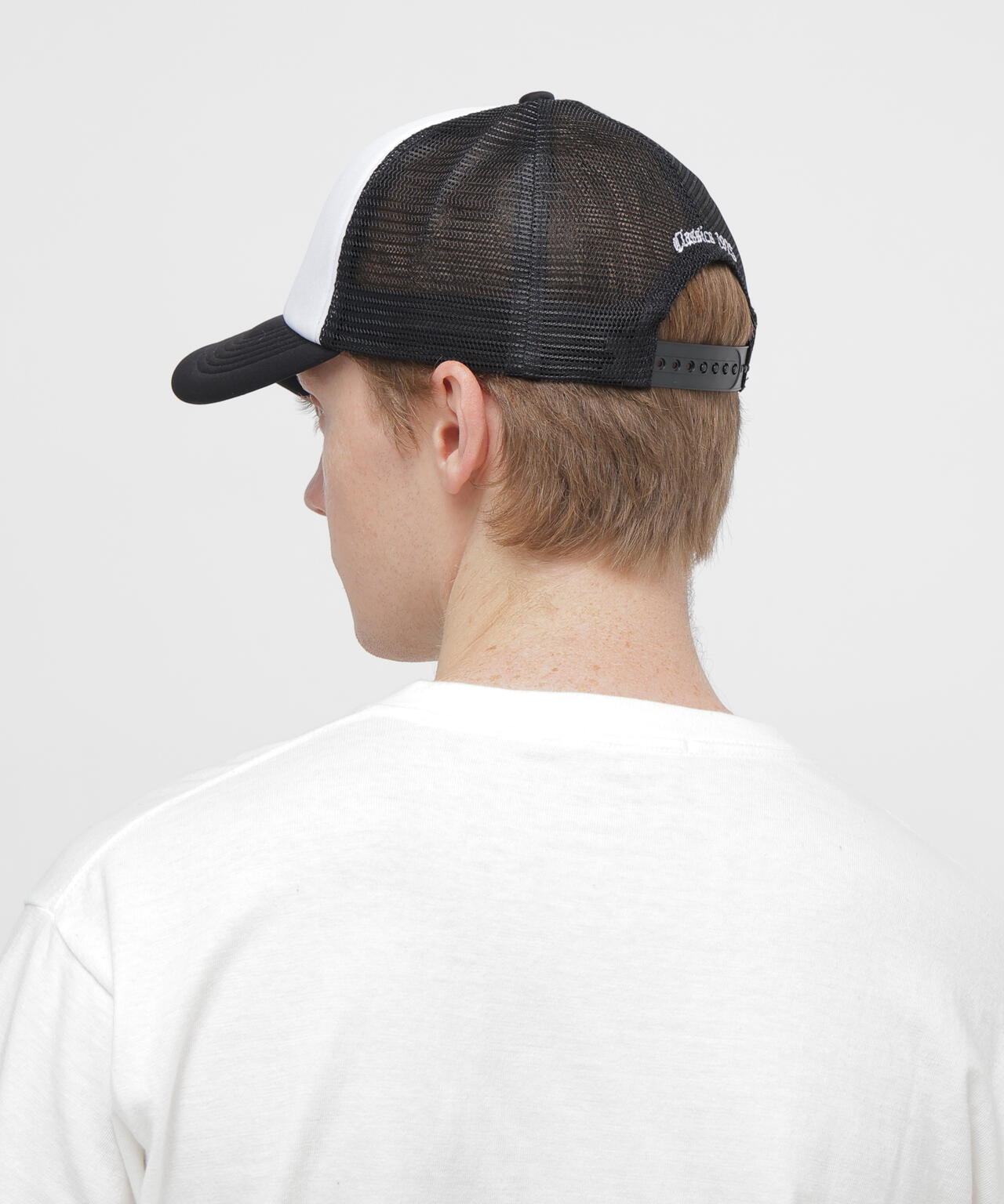 VARSITY OLD ENGLISH ARCH LOGO MESH CAP | AVIREX（アヴィレックス