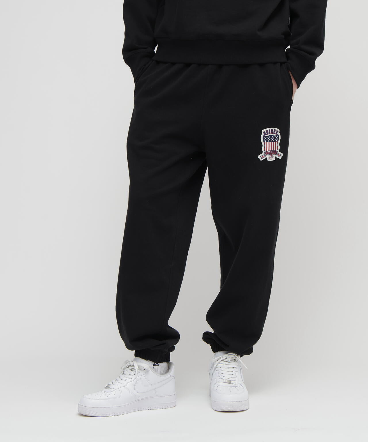 SIGNATURE VARSITY LOGO SWEAT PANTS | AVIREX（アヴィレックス
