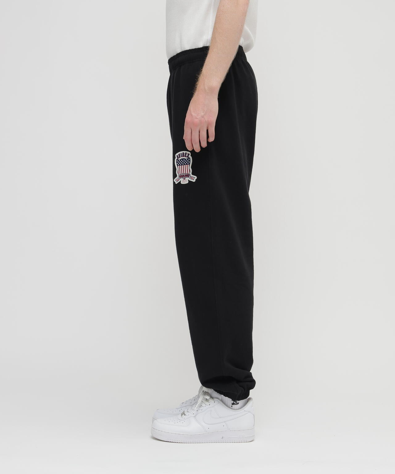 SIGNATURE VARSITY LOGO SWEAT PANTS | AVIREX（アヴィレックス
