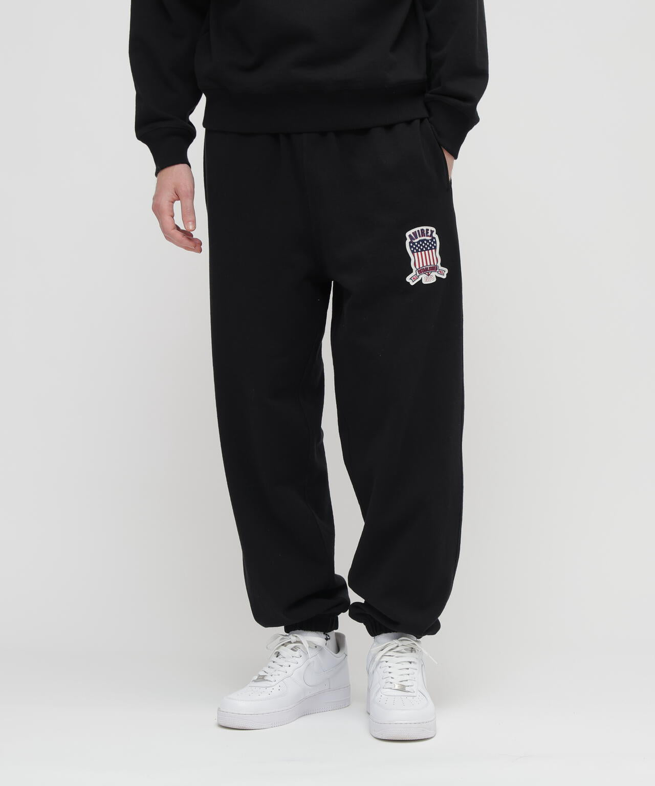 SIGNATURE VARSITY LOGO SWEAT PANTS | AVIREX（アヴィレックス