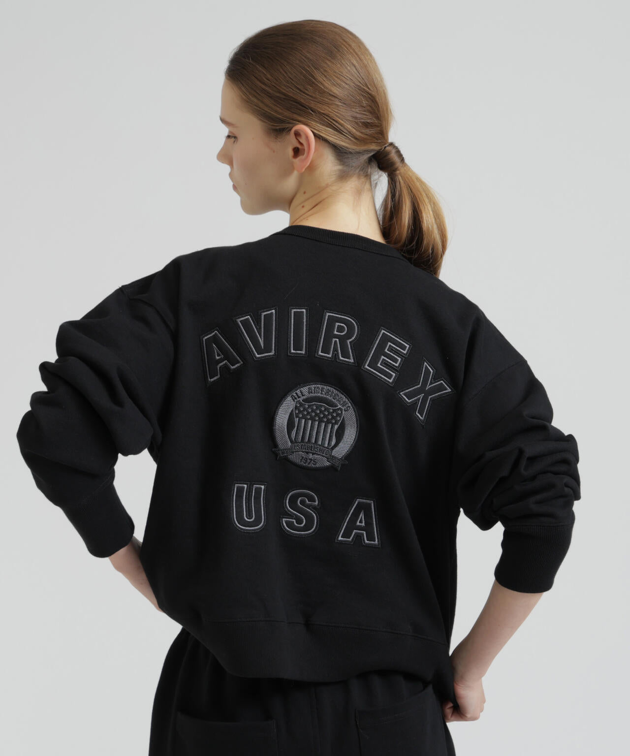 極美品⭐︎Avirex ブラック　レディース WOMAN》SIGNATURE VARSITY LOGO SWEAT | AVIREX（アヴィレックス