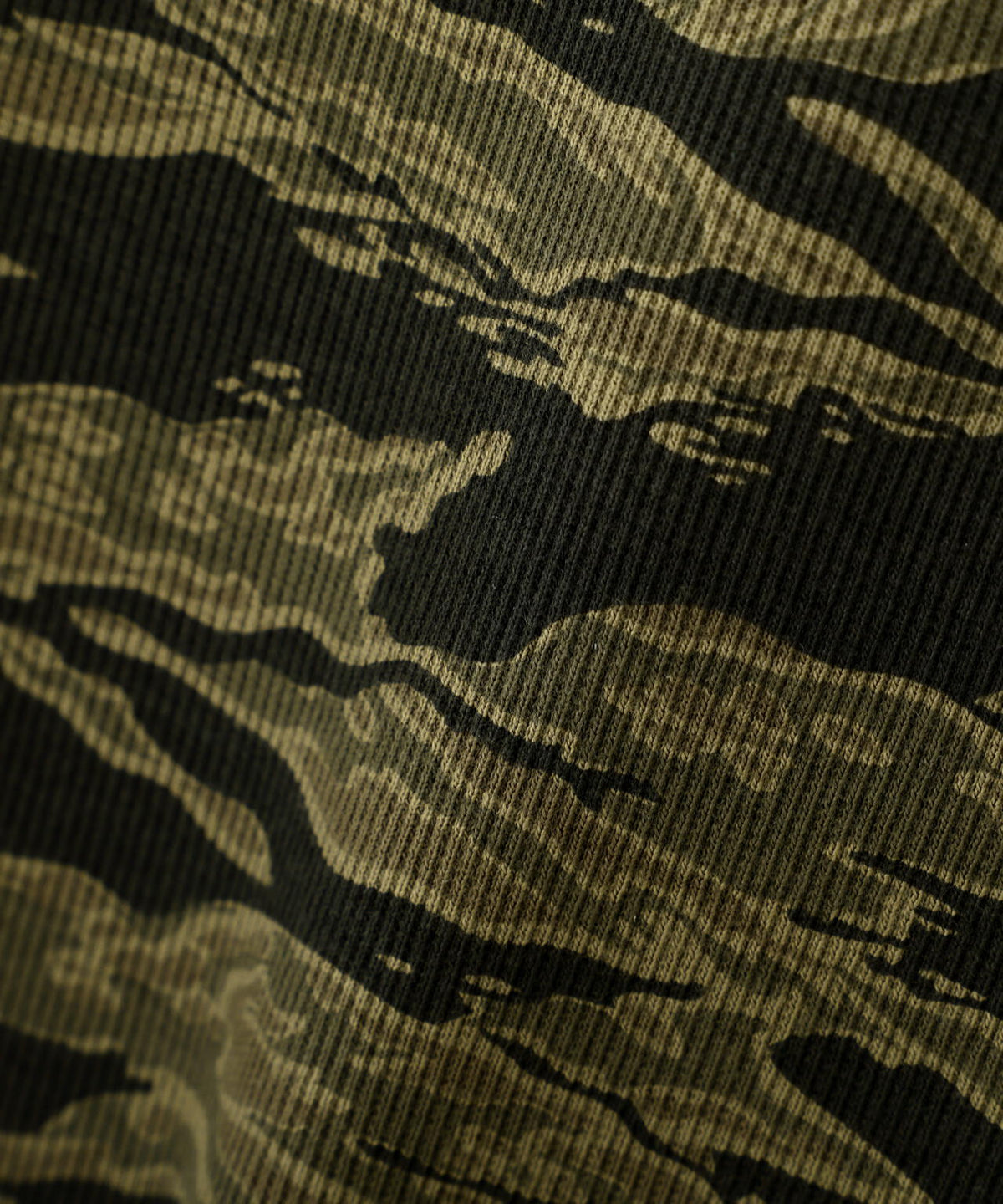 《WEB限定/DAILY/デイリー/WOMAN》RIB CAMO S/S HENLEY NECK T-SHIRT