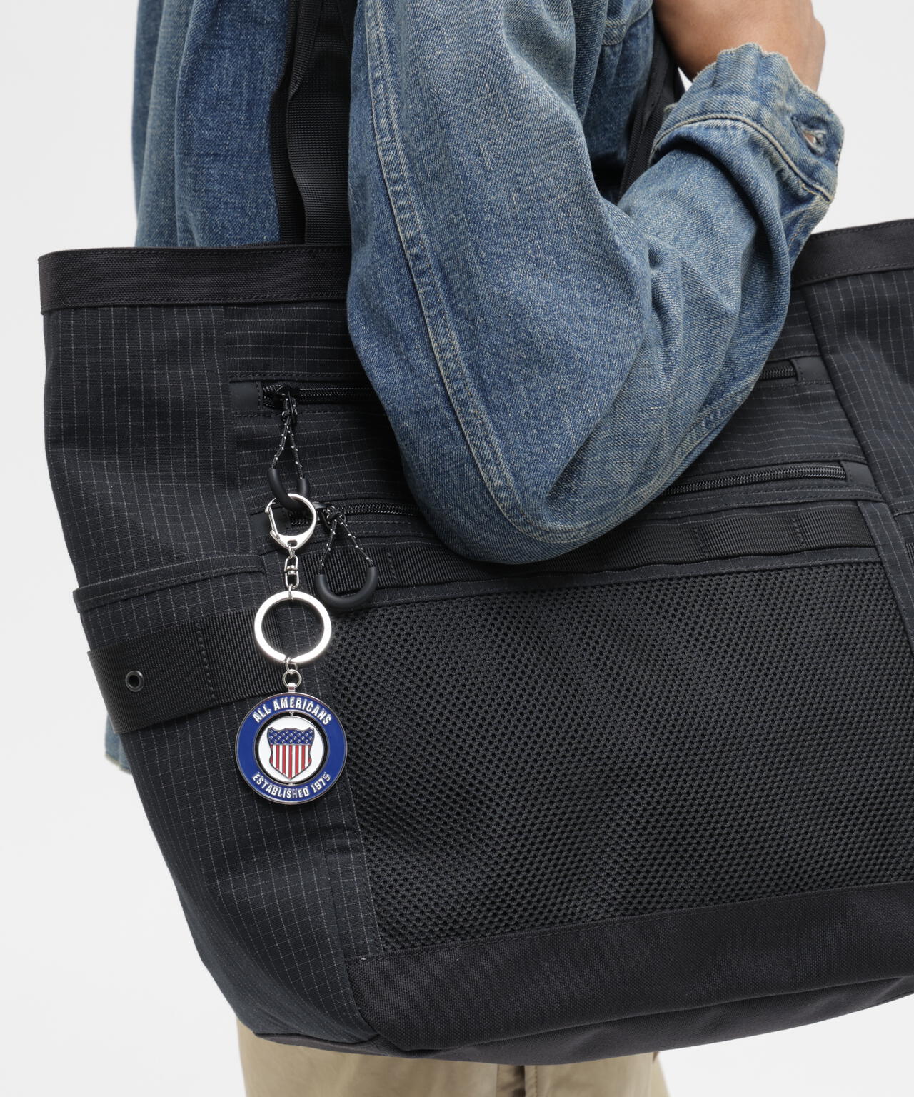 SIGNATURE LOGO KEY HOLDER