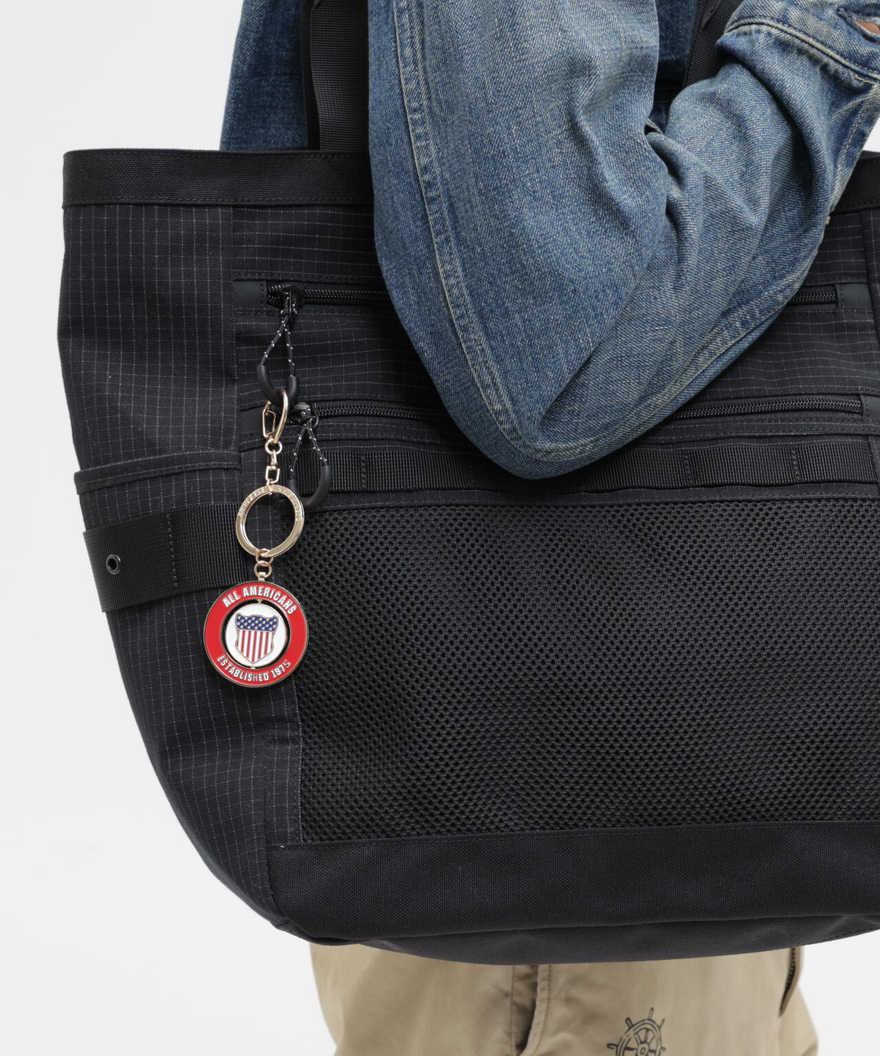 SIGNATURE LOGO KEY HOLDER