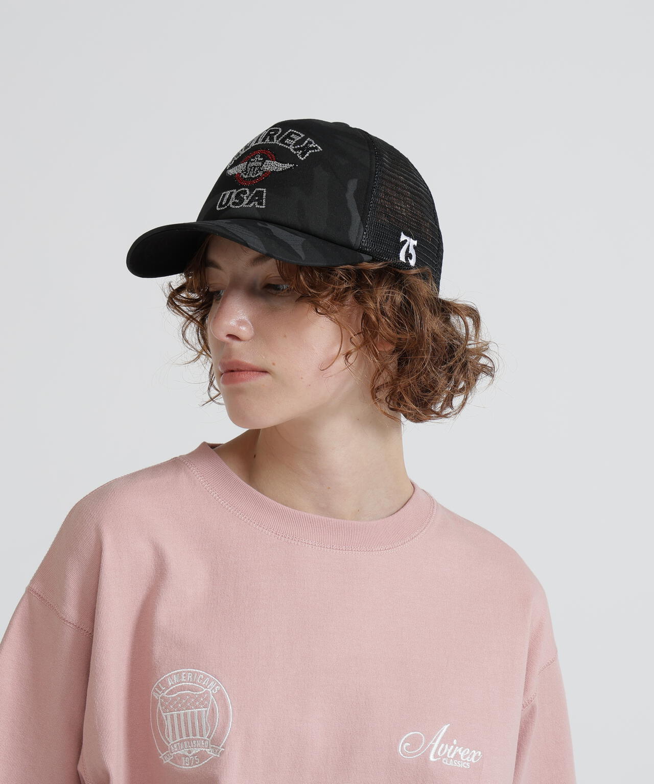 直営店限定】RHINESTONE VARSITY LOGO MESH CAP | AVIREX