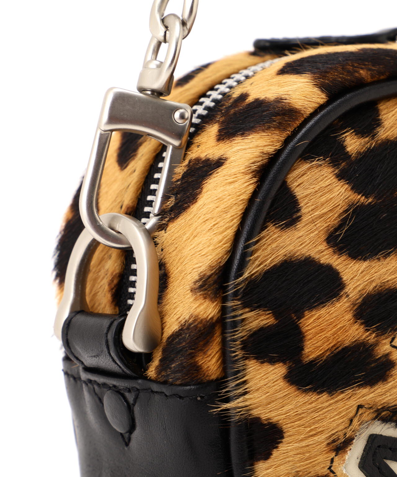 《直営店限定》LX VARSITY LEATHER HEART CHAIN BAG