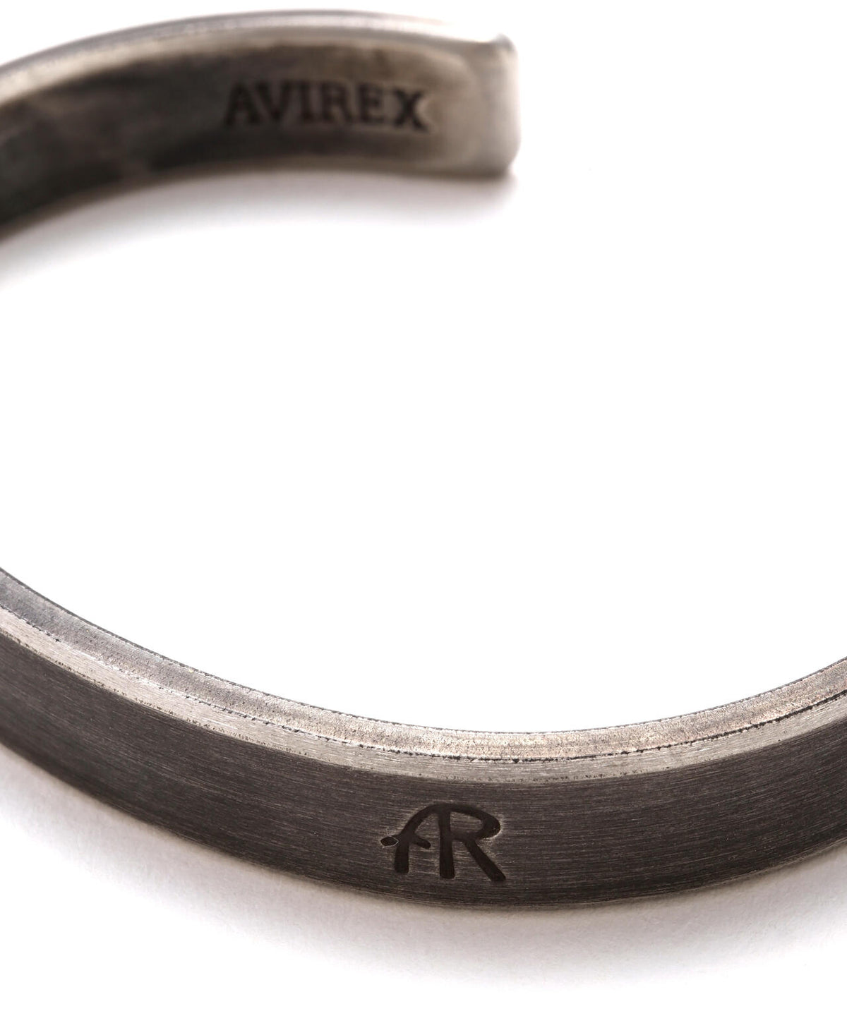 《AVIREX × STUDEBAKER METALS》THOMPSON CUFF BANGLE AR ”STAINLESS PATINA”