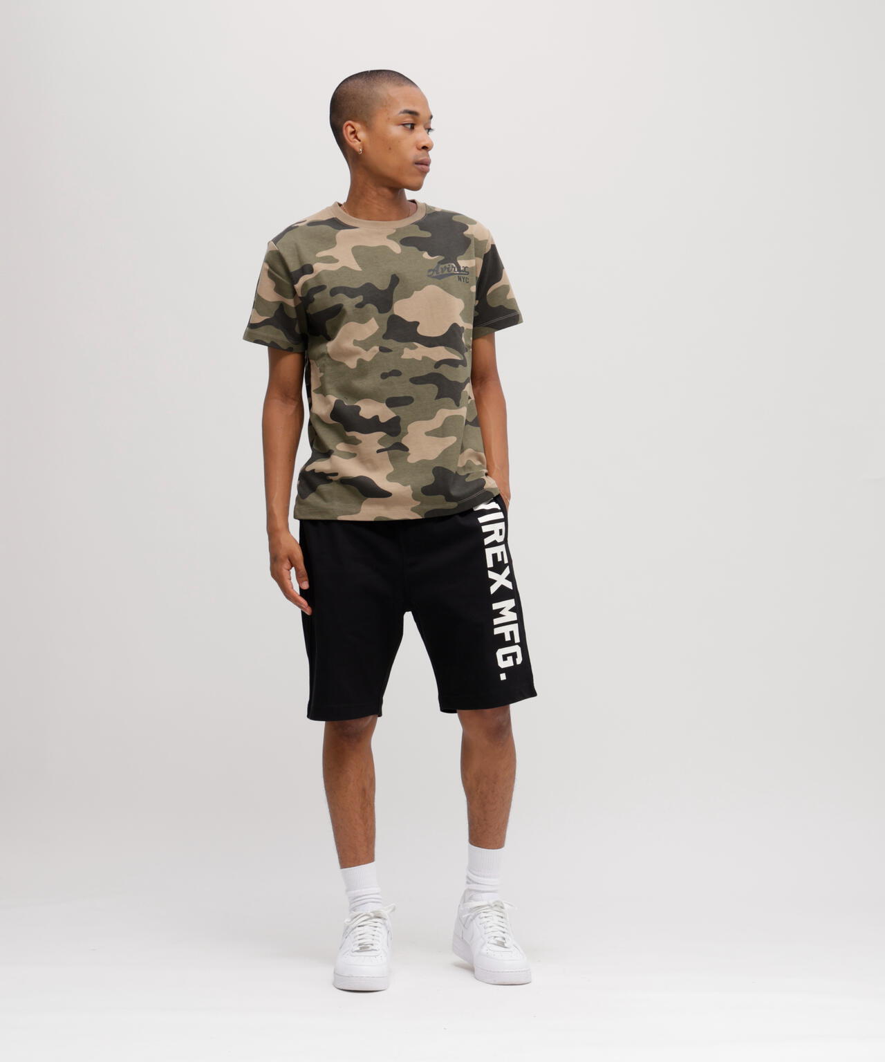 《WEB&DEPOT限定》VERTICAL LOGO SHORT PANTS / 縦ロゴ ショーツ AVIREX/