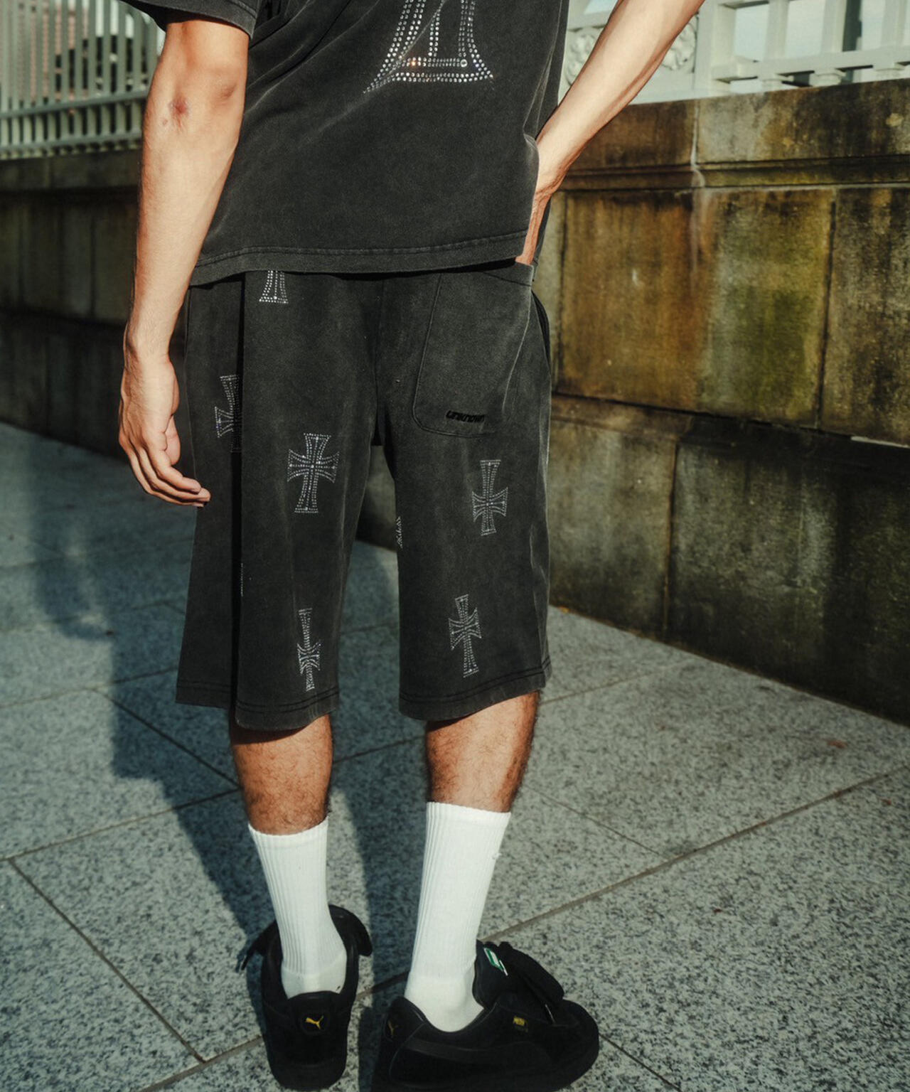 UNKNOWNLONDON/アンノウンロンドン/OUTLINE CROSS SWEAT SHORTS