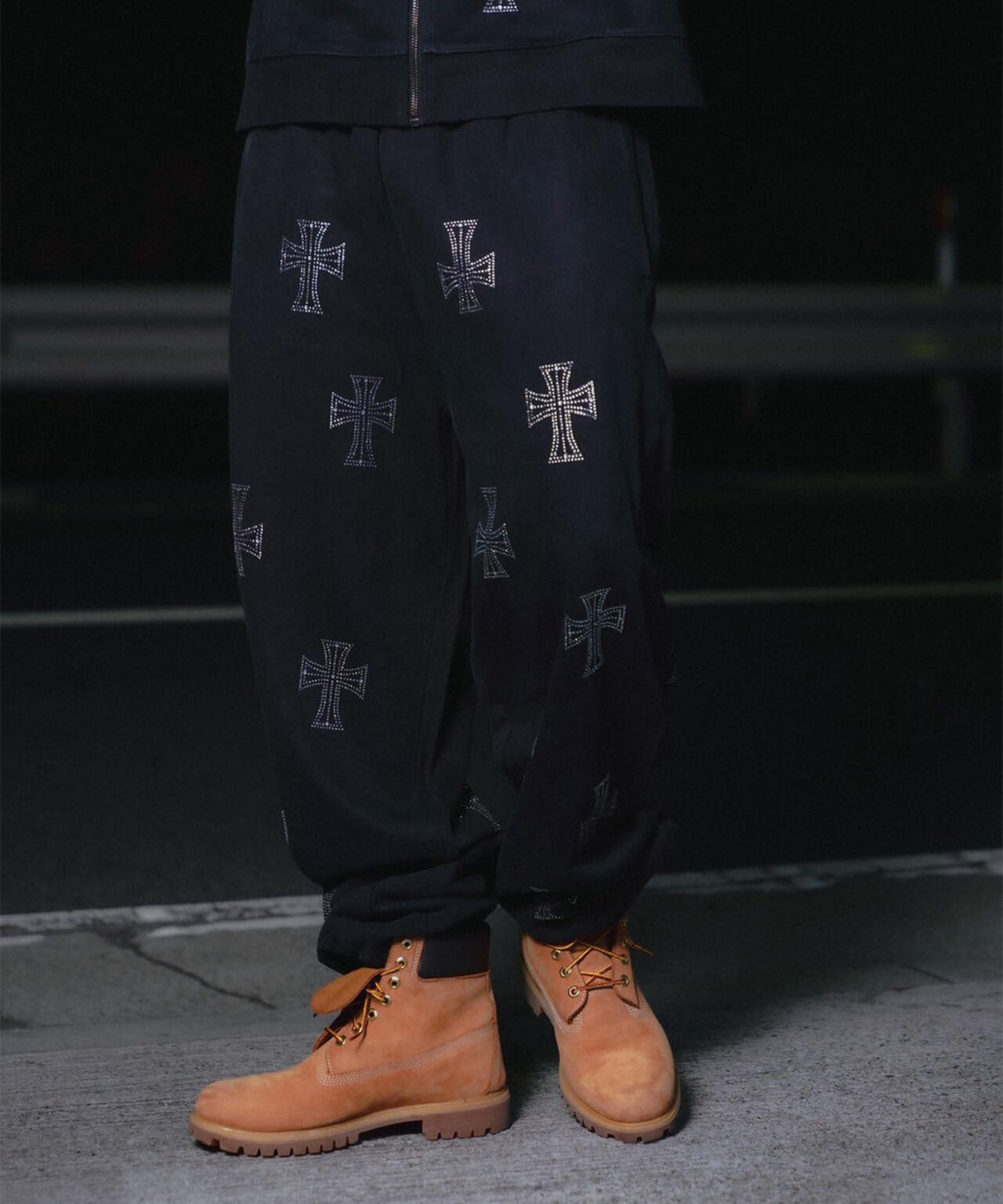 UNKNOWNLONDON/アンノウンロンドン/OUTLINE RHINESTONE SWEAT PANTS
