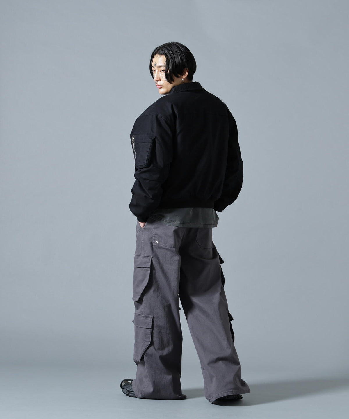 180cm B:87 W:66 H:84 着用サイズ：L