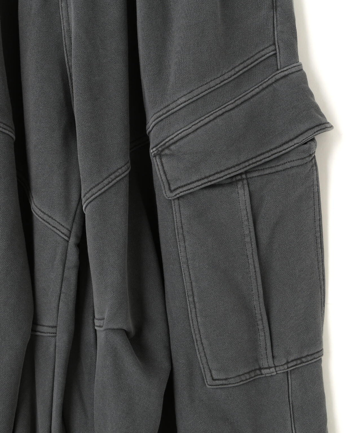 NOT4NERD/ノットフォーナード/DIAGONAL PANEL DART CARGO SWEAT PANTS。