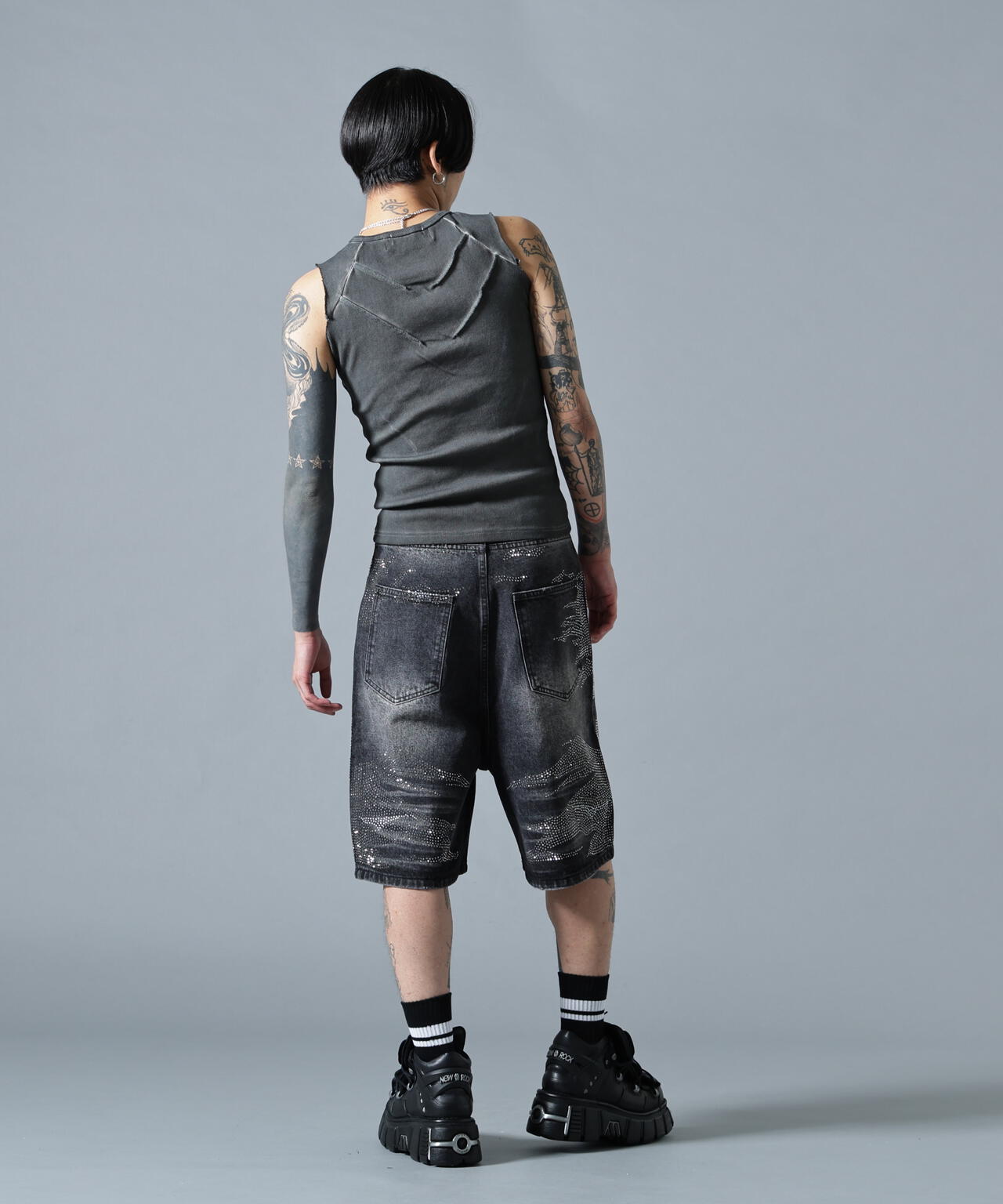 180cm B:87 W:66 H:84 着用サイズ：L