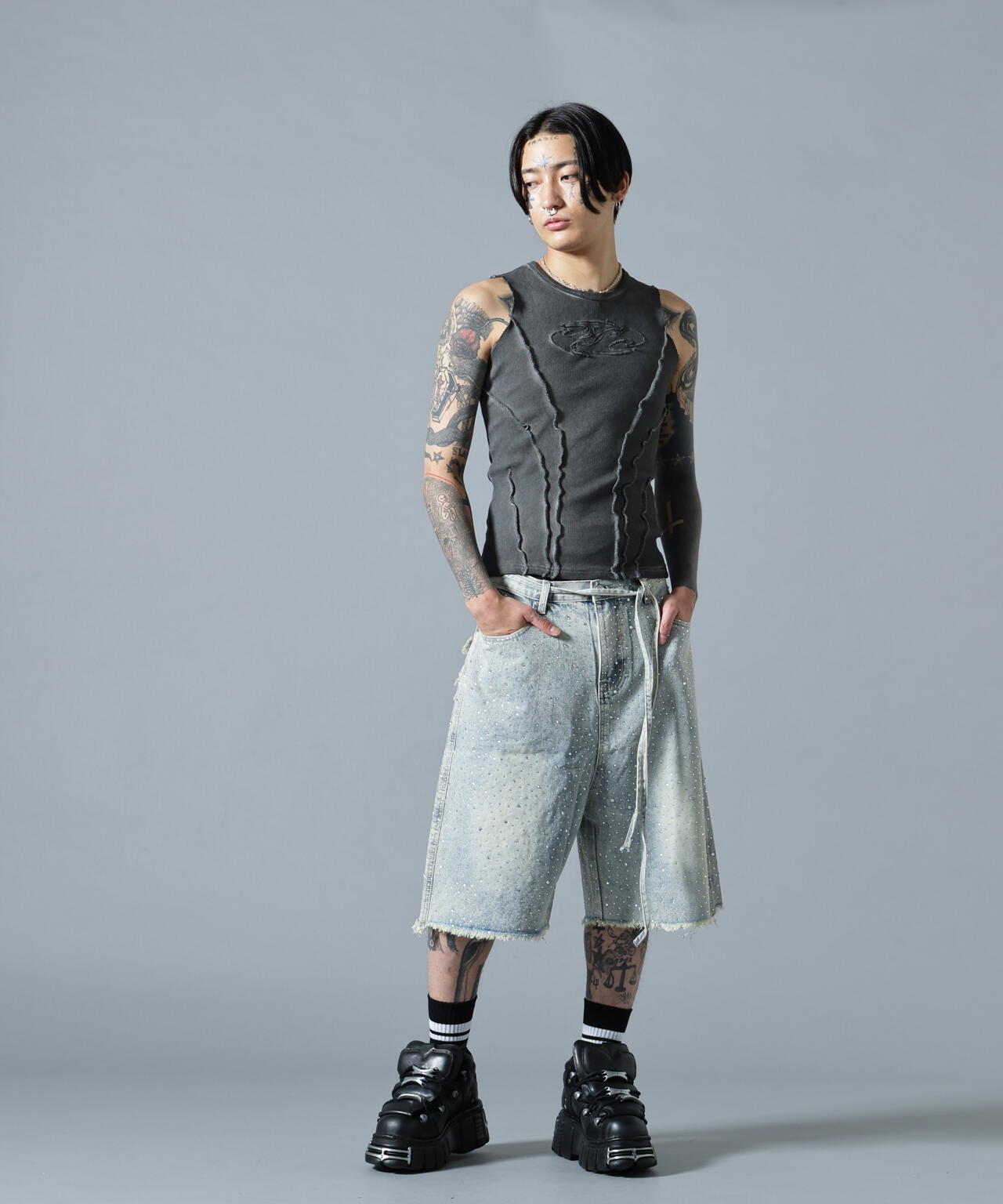 180cm B:87 W:66 H:84 着用サイズ：L