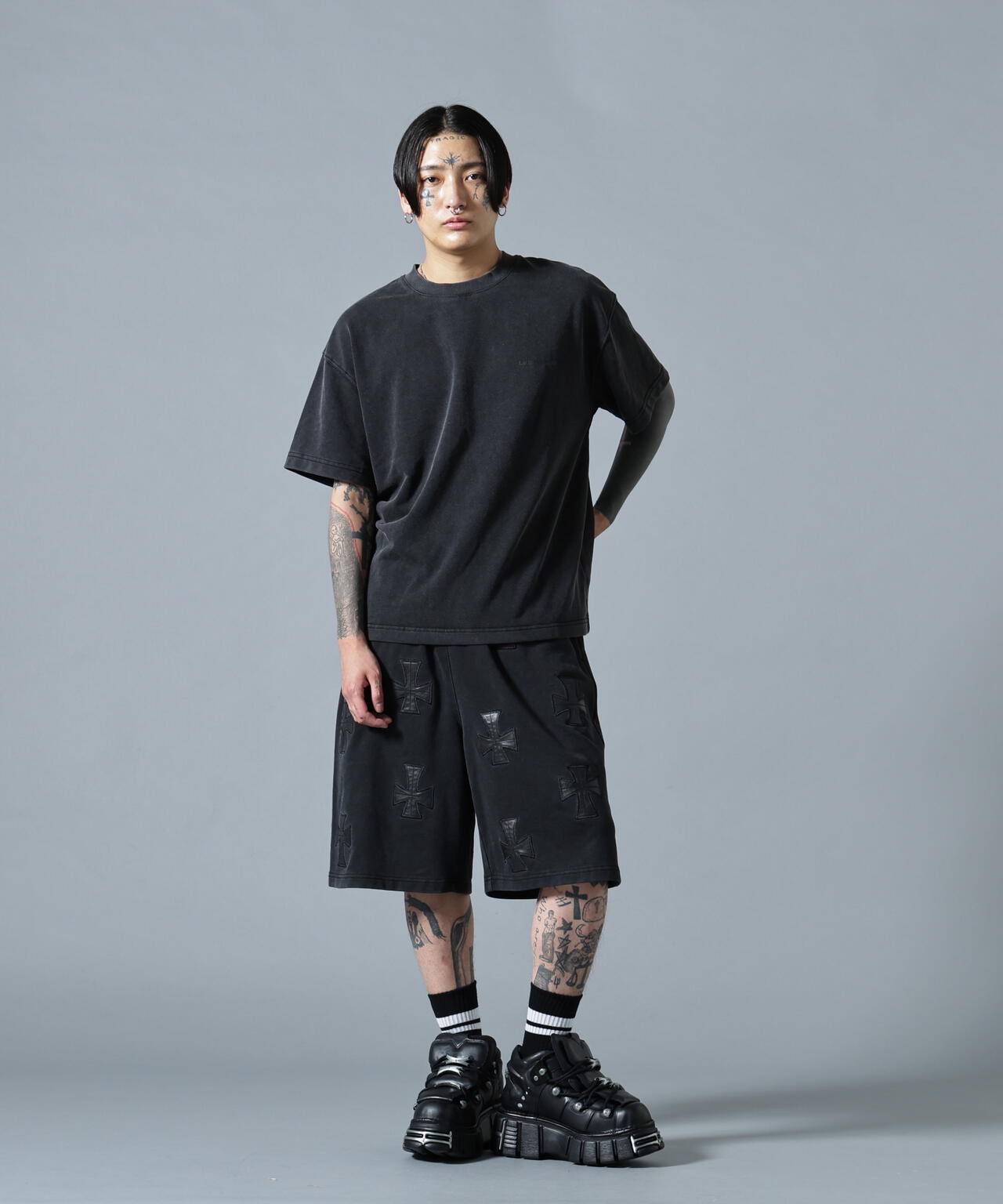 180cm B:87 W:66 H:84 着用サイズ：L