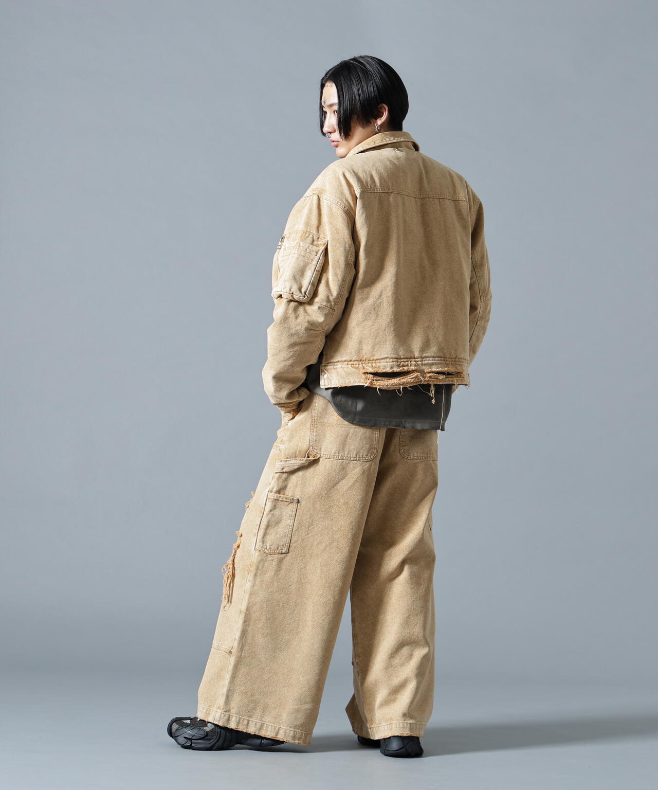 180cm B:87 W:66 H:84 着用サイズ：L