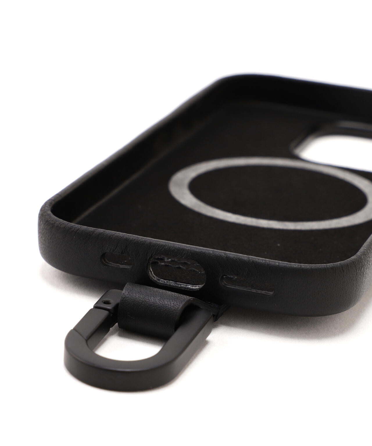 objcts.io/オブジェクツアイオー/カラビナ付きiPhoneケース【iPhone16Pro対応】