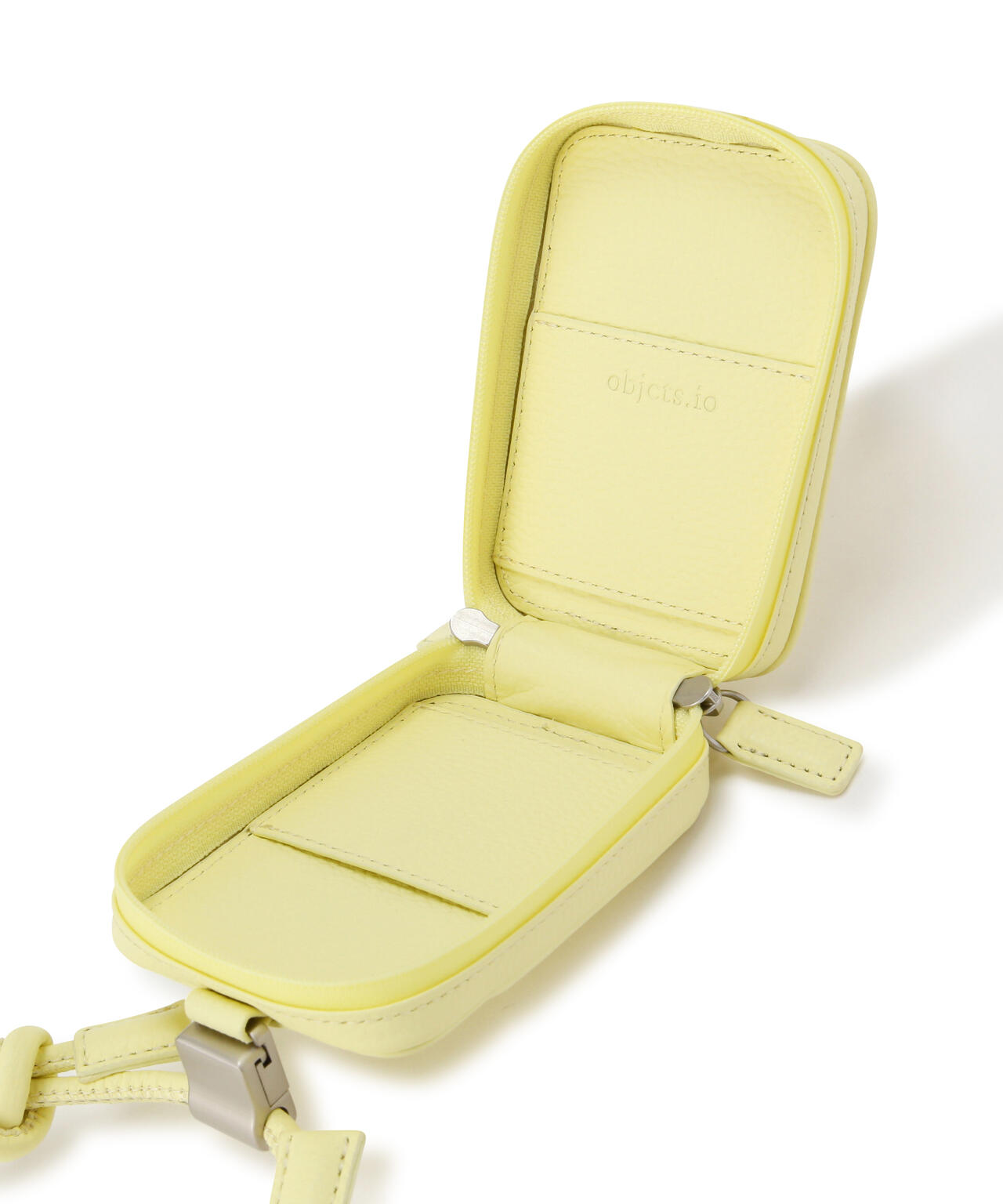 objcts.io/オブジェクツアイオー/デタッチャブルストラップ付レザーマイクロバッグ