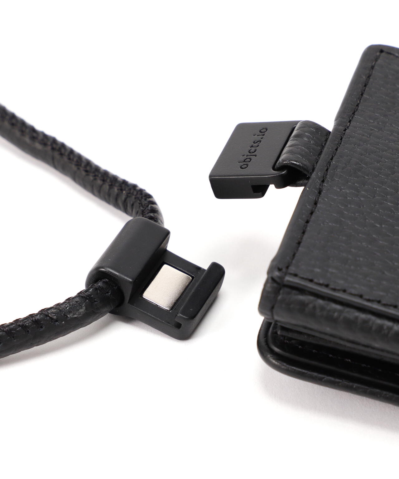 オブジェクツアイオー　レザーストラップつきウォレット　シルバー　レザー製 レザー製 iPhoneケース セット / ストラップ付スマホケース / スマホ