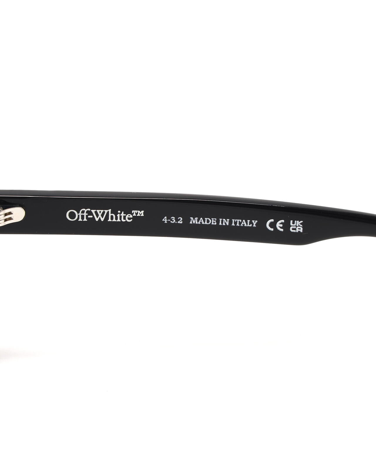ＯＦＦ　ＷＨＩＴＥ／ＳＵＮＧＬＡＳＳＥＳ