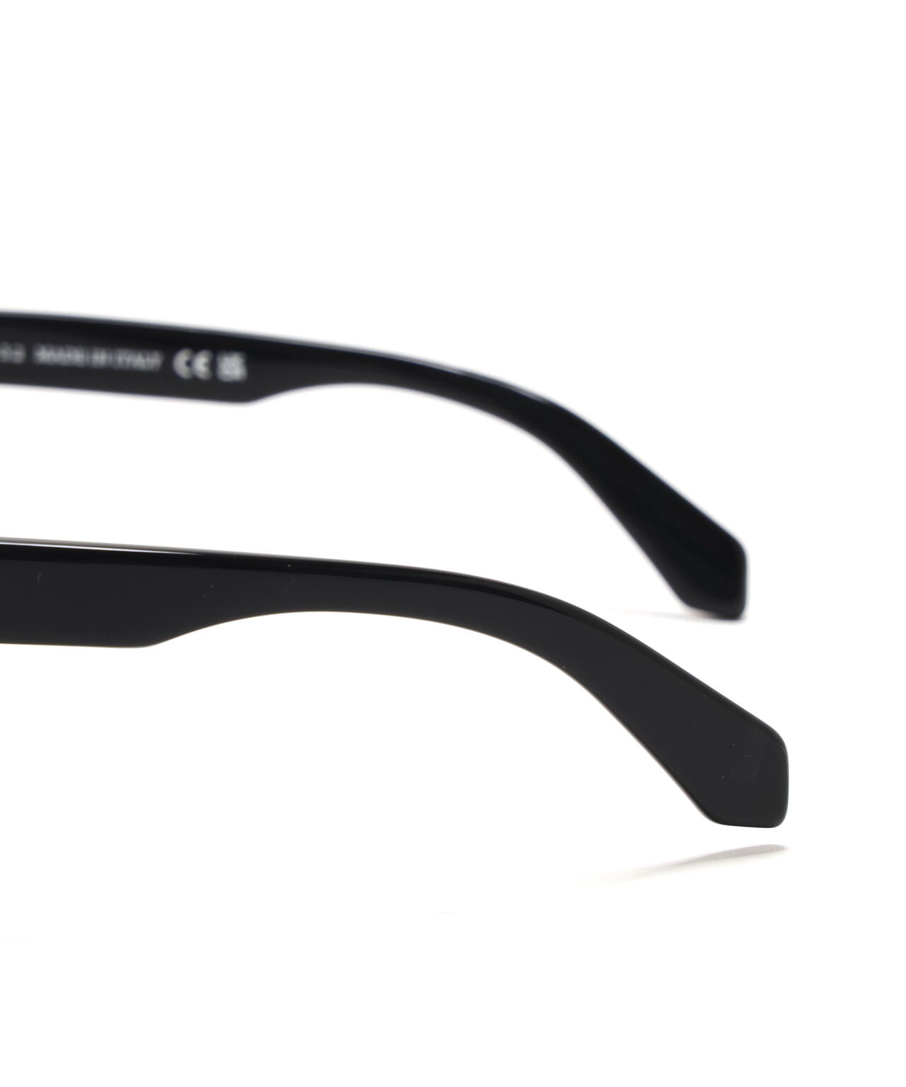 ＯＦＦ　ＷＨＩＴＥ／ＳＵＮＧＬＡＳＳＥＳ
