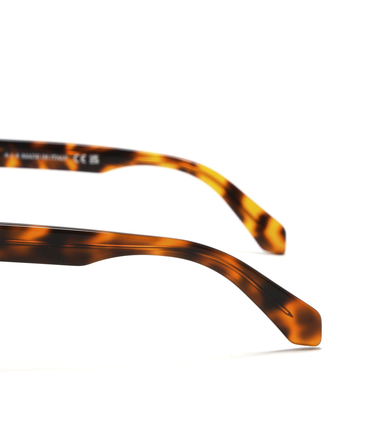ＯＦＦ　ＷＨＩＴＥ／ＳＵＮＧＬＡＳＳＥＳ