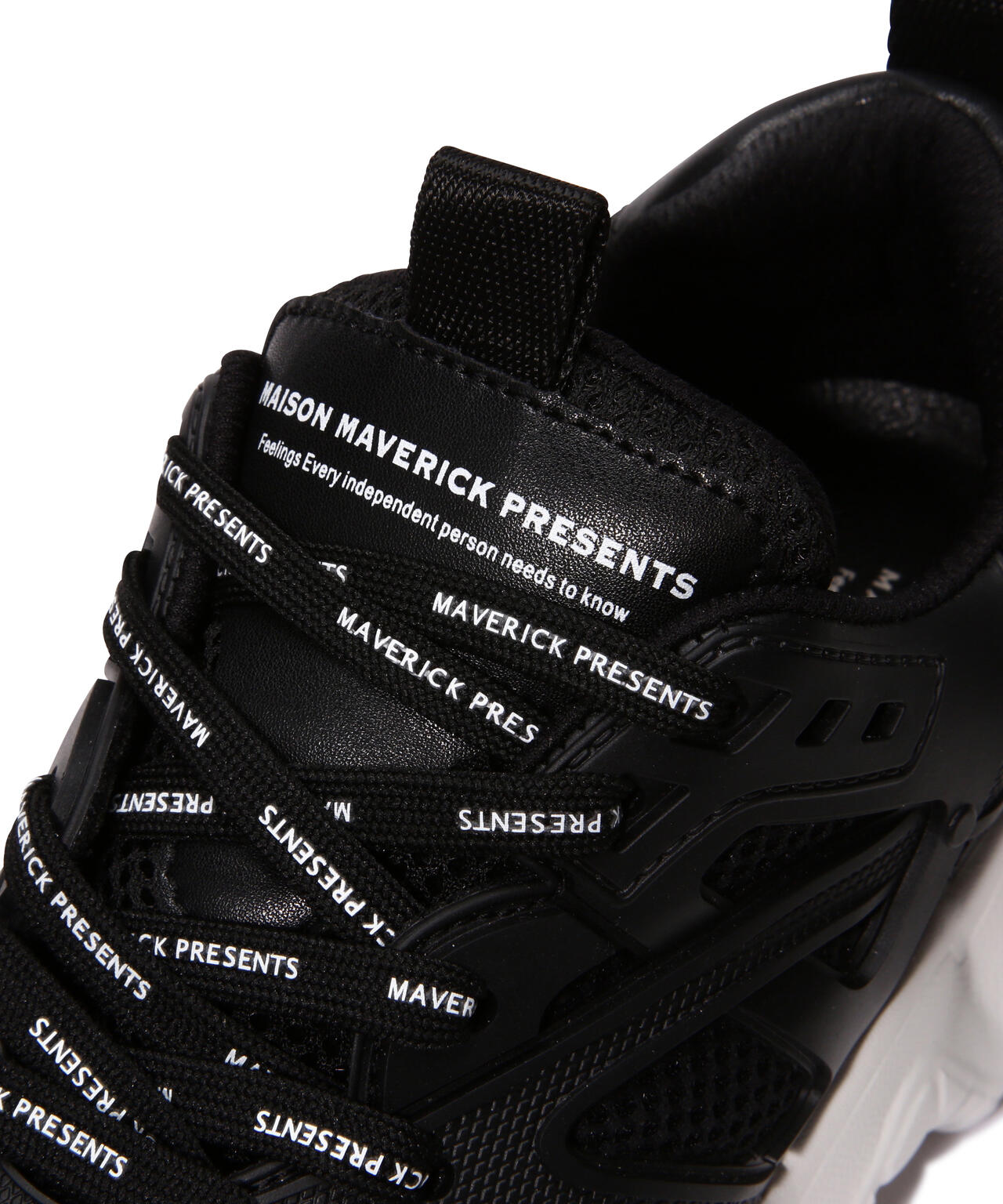 MAISON MAVERICK PRESENTS（メゾン・マベリック・プレゼンツ）ロゴシューレースダッドスニーカー