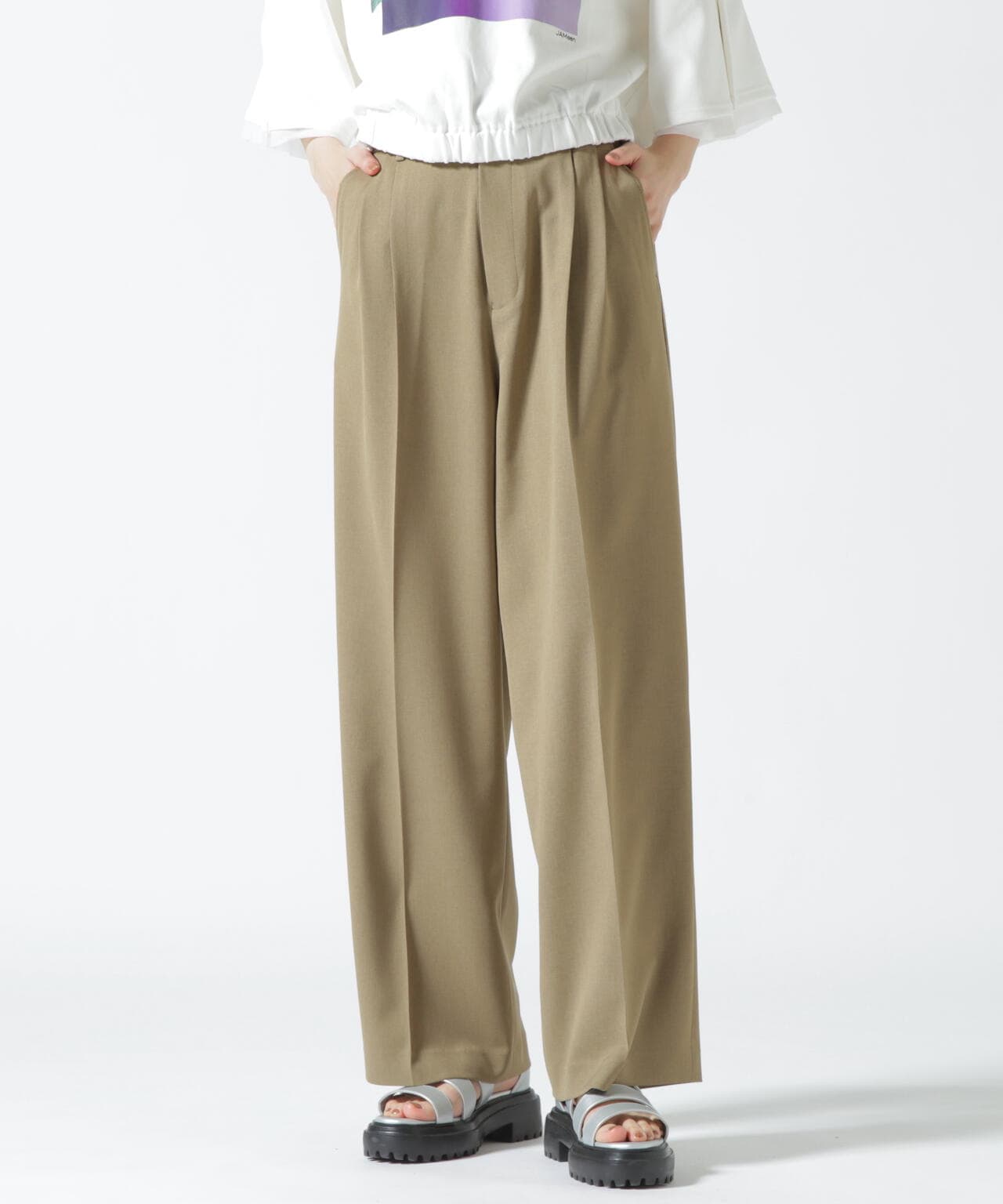 DROIT BELLO（ドロイトベロ）タックパンツ