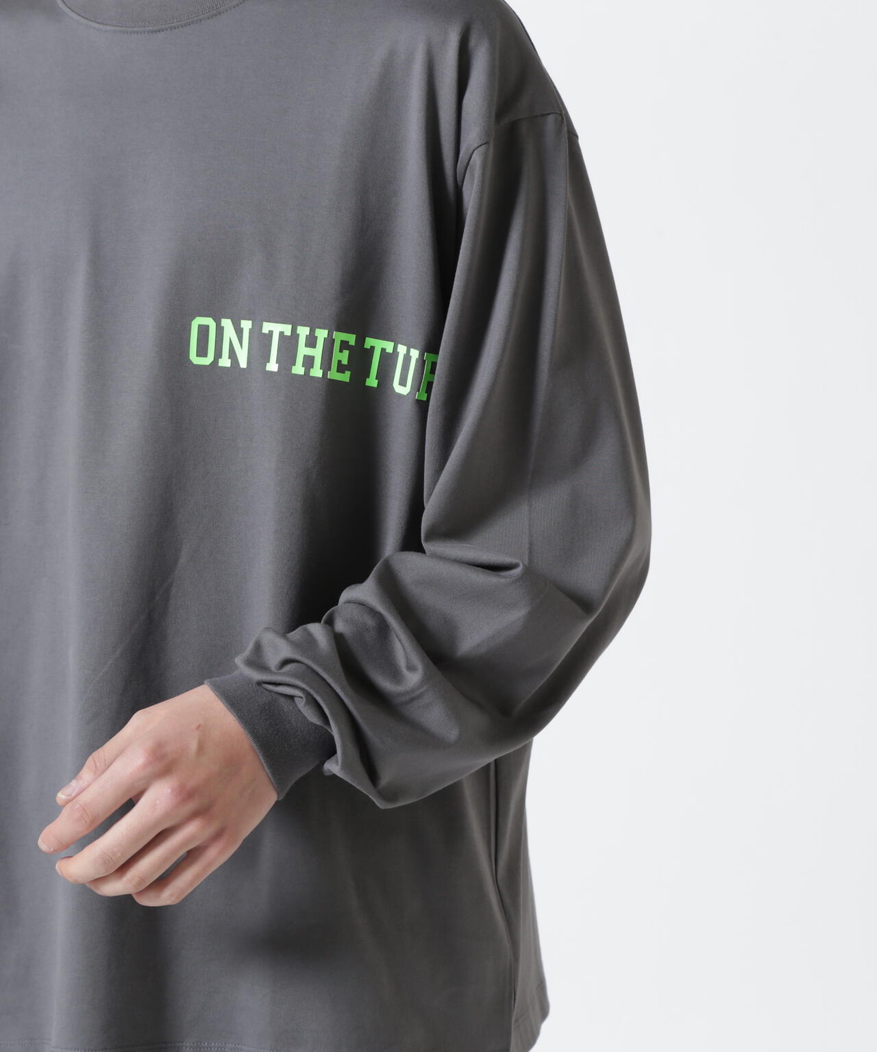 ON THE TURF(オン ザ ターフ)BACKSIDE TEE