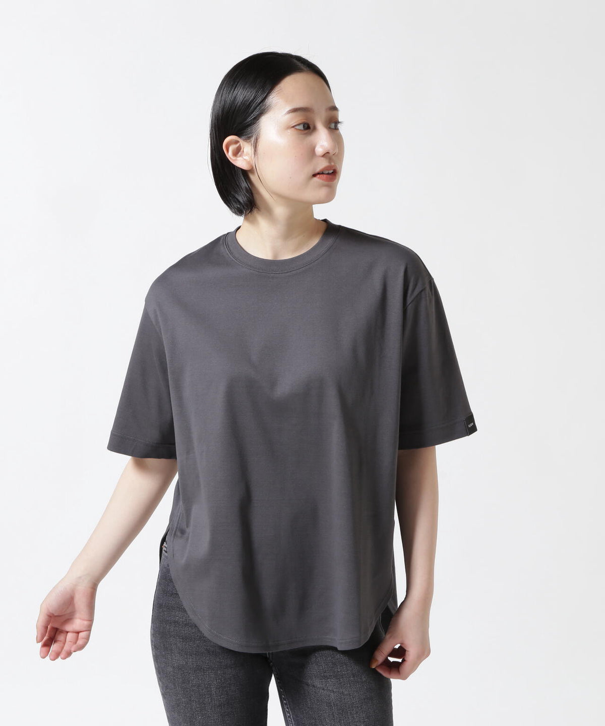 UJOH(ウジョー) 別注Curve Hem Half Sleeve Tシャツ | B