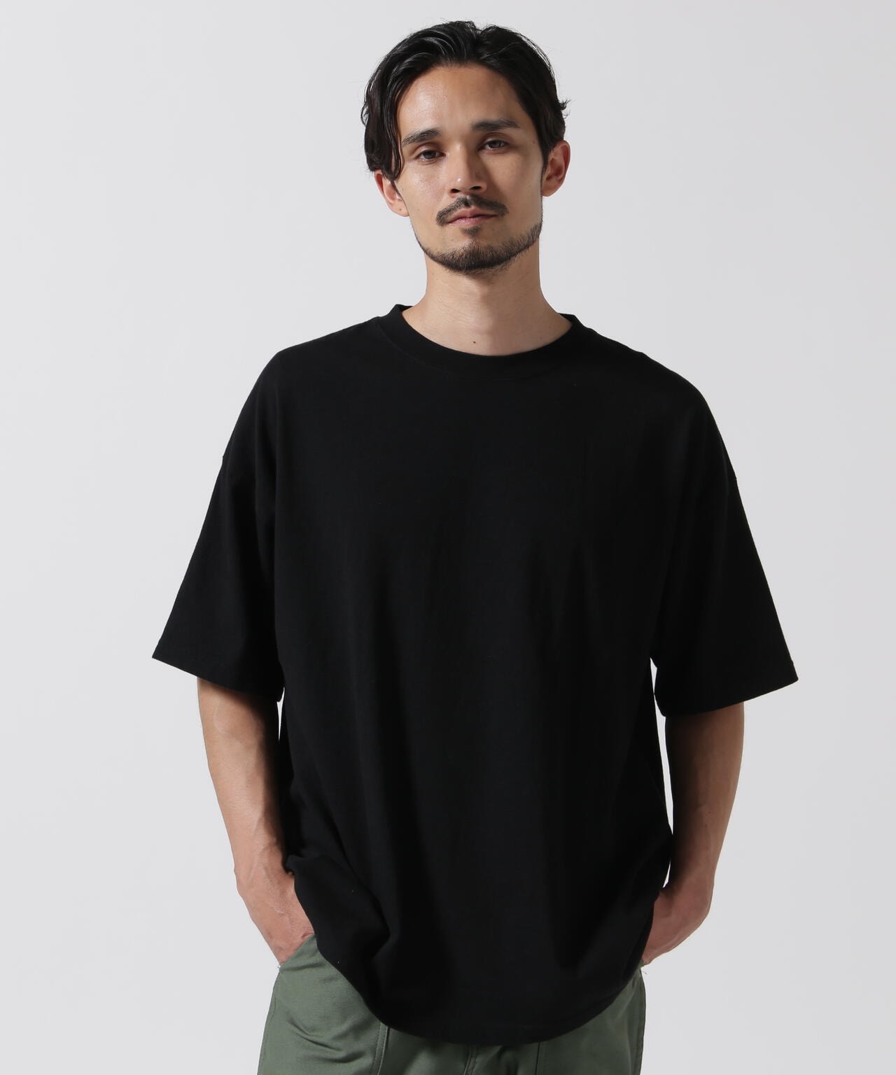 [美品・未使用] REMI RELIEF×HUG O WaRコラボT-sh黒 REMI RELIEF / 別注20/-天竺BIGサイズT(刺繍：tiger) | B'2nd（ビー