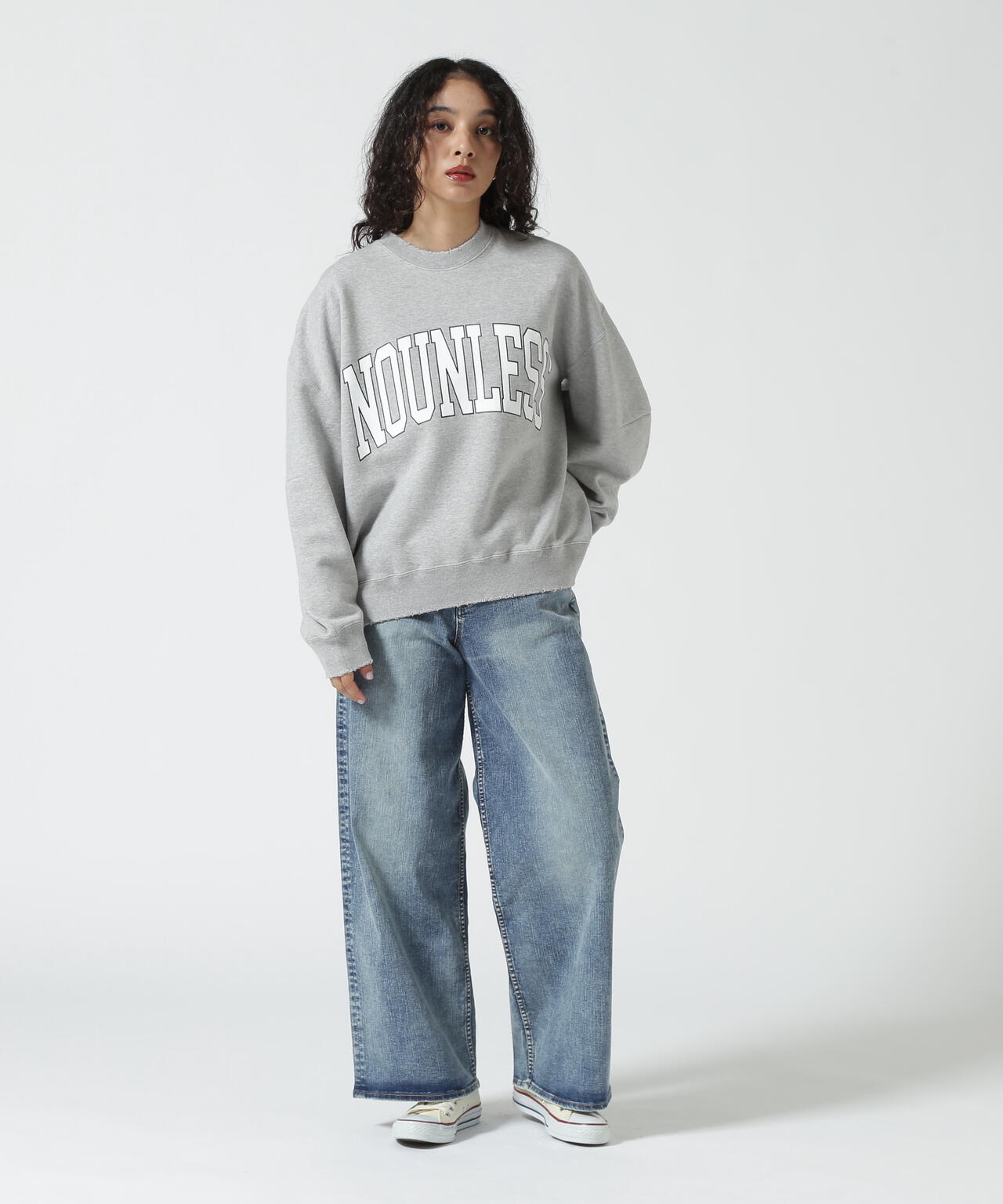 NOUNLESS（ナウンレス）別注COLLEGE LOGO OVER SWEAT