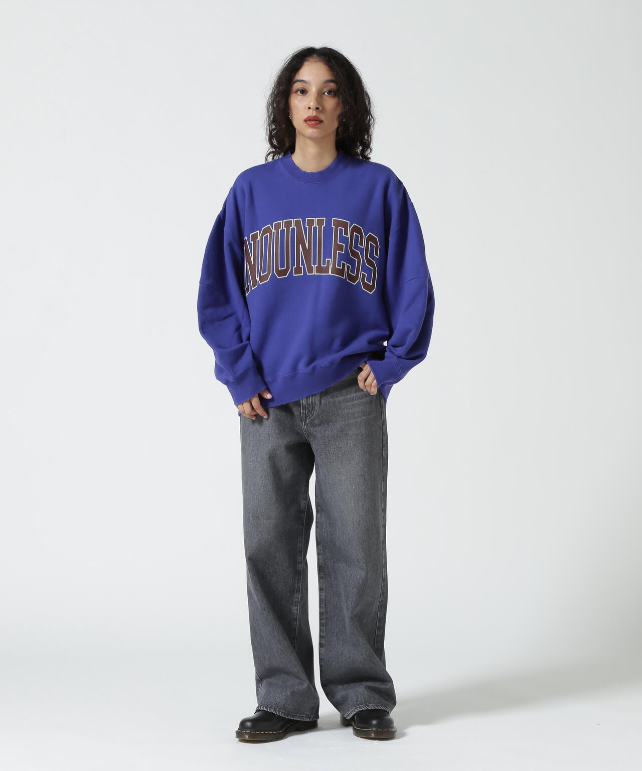 NOUNLESS（ナウンレス）別注COLLEGE LOGO OVER SWEAT