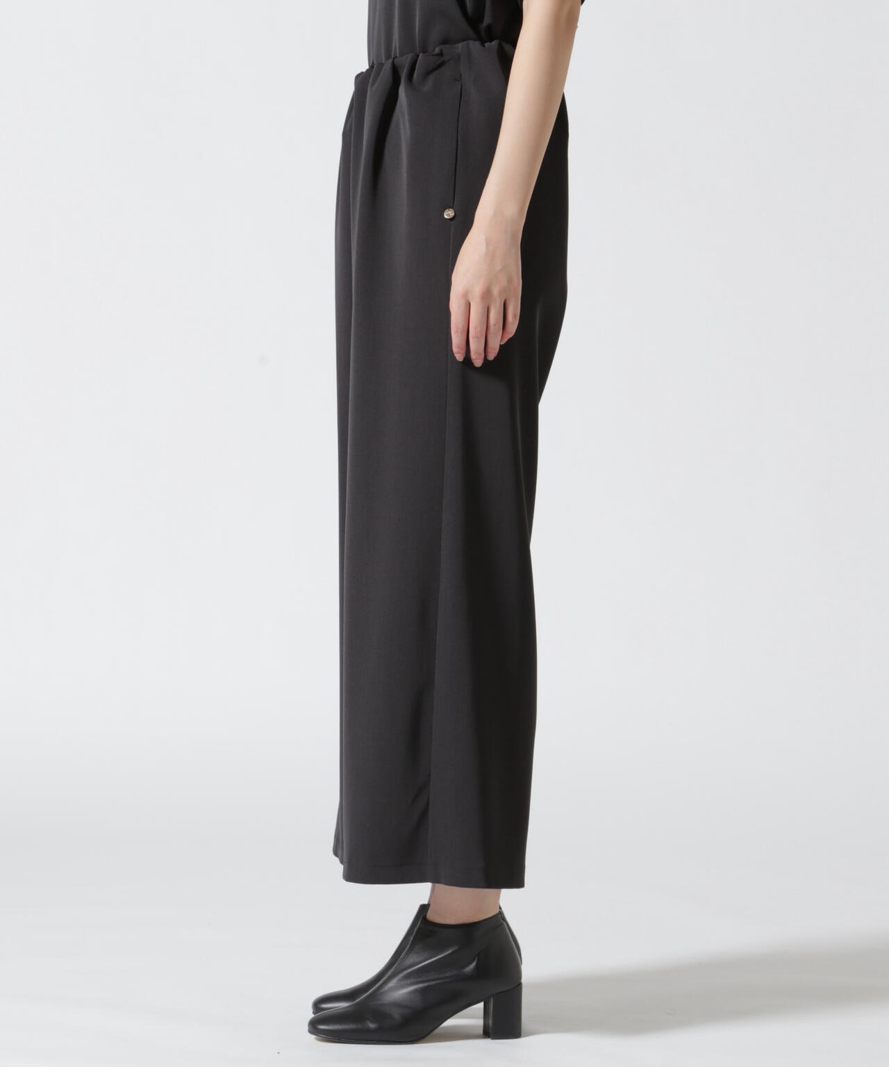 MARECHAL TERRE 黒Vネックノーカラーパンツスーツ2 MARECHAL TERRE（マルシャルテル) セミワイドパンツ/ZMT241PT76/ | B