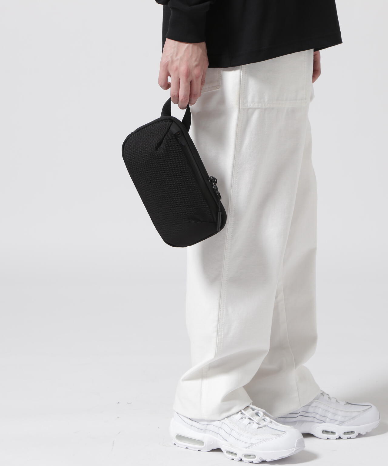 Aer（エアー）Slim Pouch Black  AER-21028