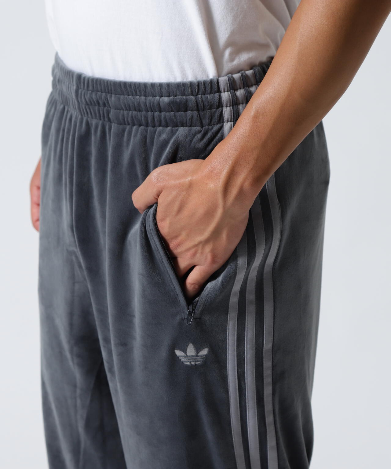 adidasベロアパンツ アディダス ベロア トラックパンツ - グレー | アディダス ジャパン
