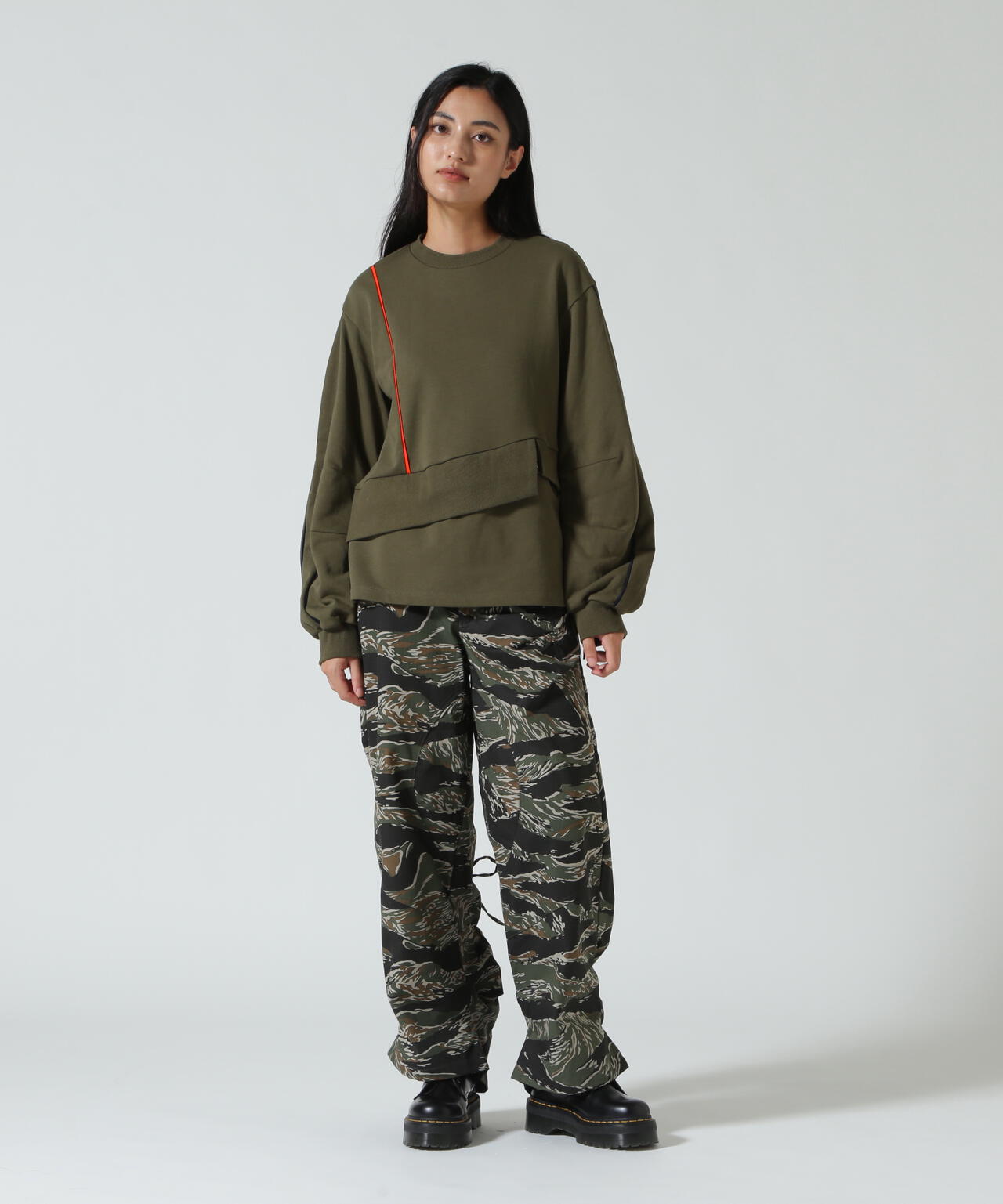 AULA AILA（アウラ アイラ）別注パイピングプルオーバー