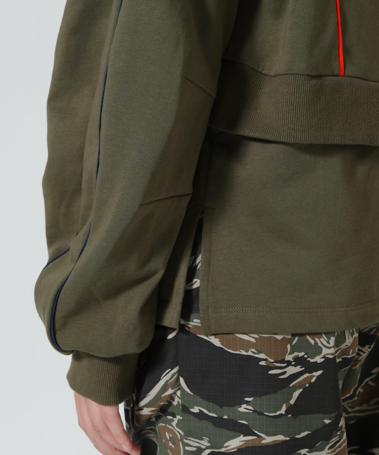 AULA AILA（アウラ アイラ）別注パイピングプルオーバー