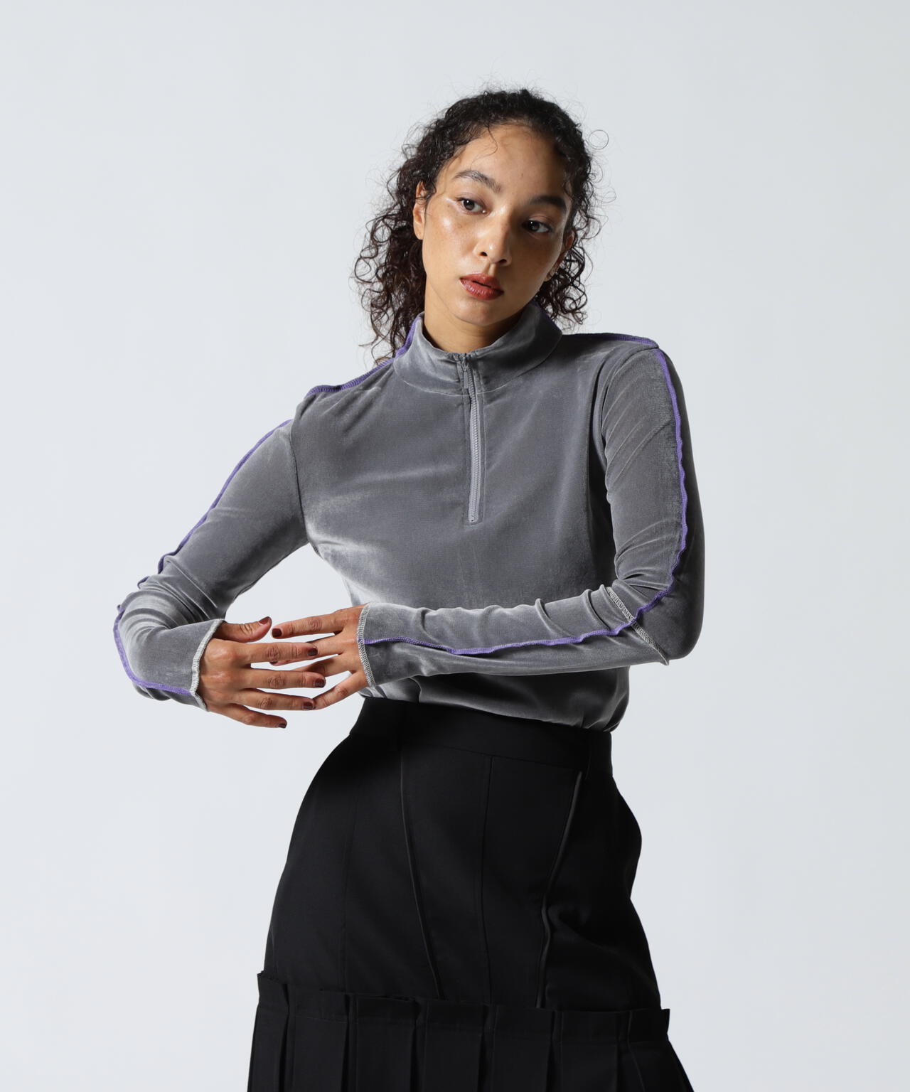 AULA AILA（アウラ アイラ）別注ハイネックベロアTOPS